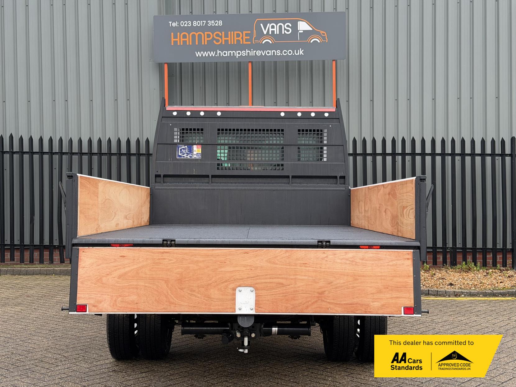 Ford Transit 2.0 350 EcoBlue Leader Tipper 2dr Diesel Manual RWD L2 Euro 6 (s/s) (1-Stop) (170 ps)