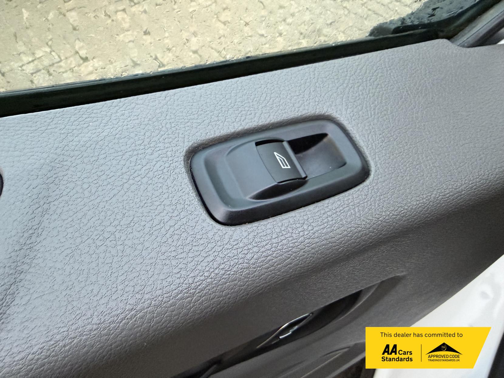 Ford Transit 2.0 350 EcoBlue Leader Tipper 2dr Diesel Manual RWD L2 Euro 6 (s/s) (1-Stop) (170 ps)