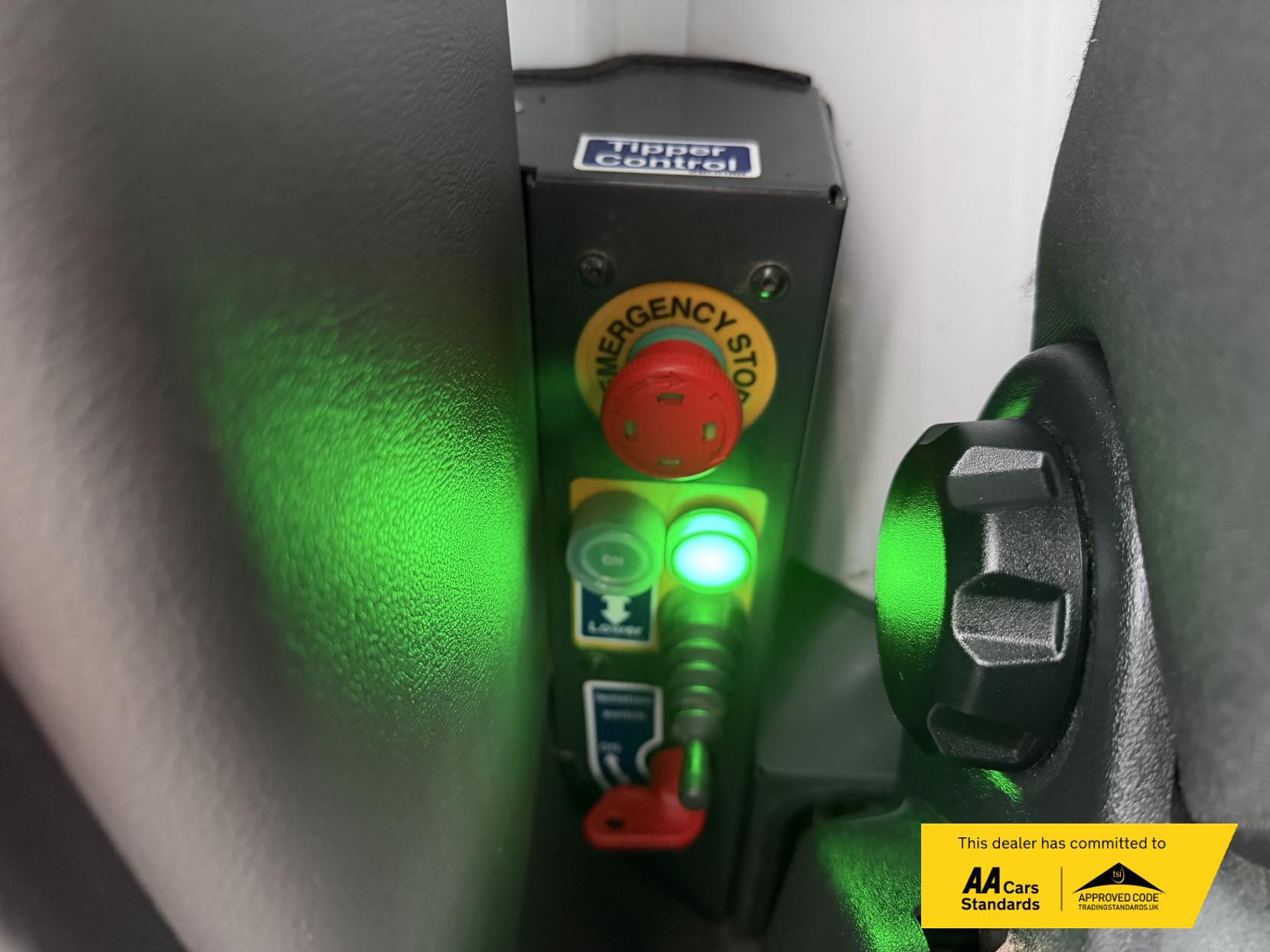 Ford Transit 2.0 350 EcoBlue Leader Tipper 2dr Diesel Manual RWD L2 Euro 6 (s/s) (1-Stop) (170 ps)