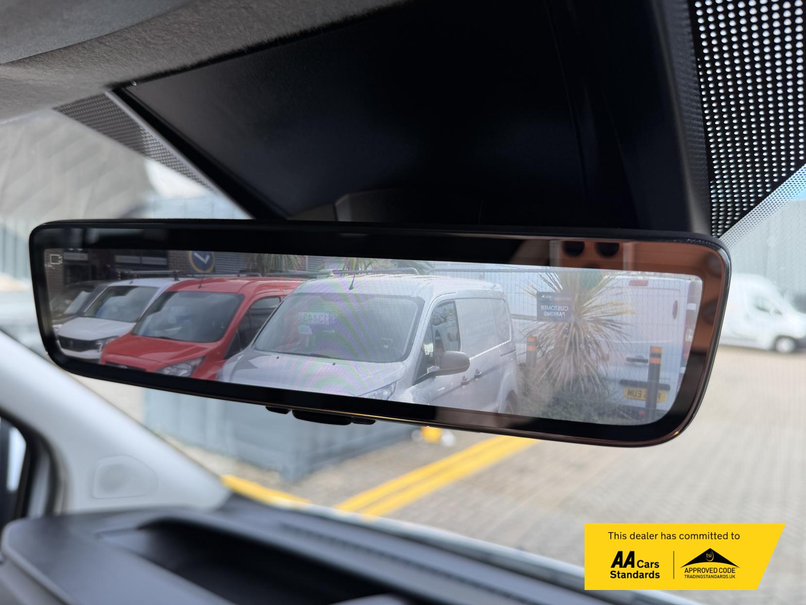 Ford Transit Custom 2.0 300 EcoBlue Limited Crew Van Double Cab 5dr Diesel Manual L2 H1 Euro 6 (s/s) (130 ps)