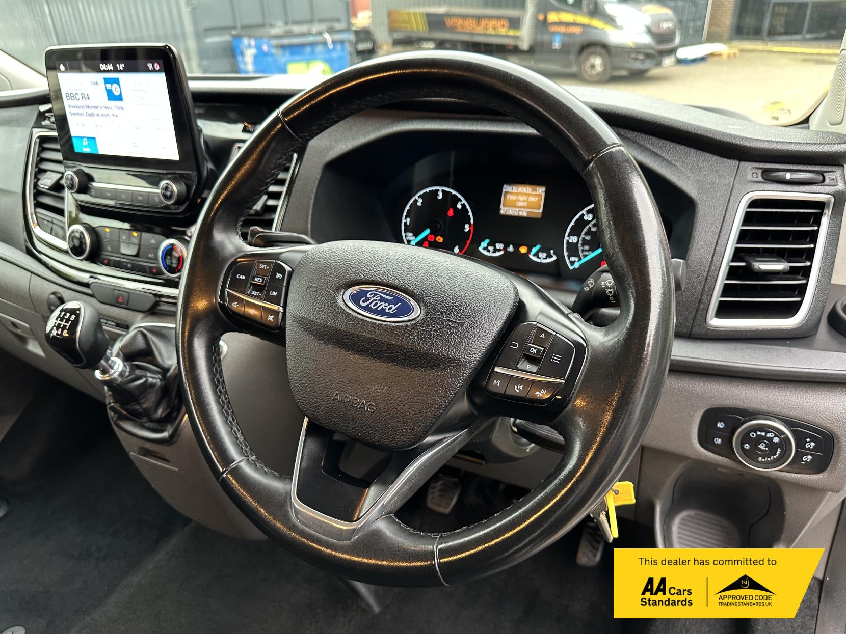 Ford Transit Custom 2.0 300 EcoBlue Limited Crew Van Double Cab 5dr Diesel Manual L2 H1 Euro 6 (s/s) (130 ps)
