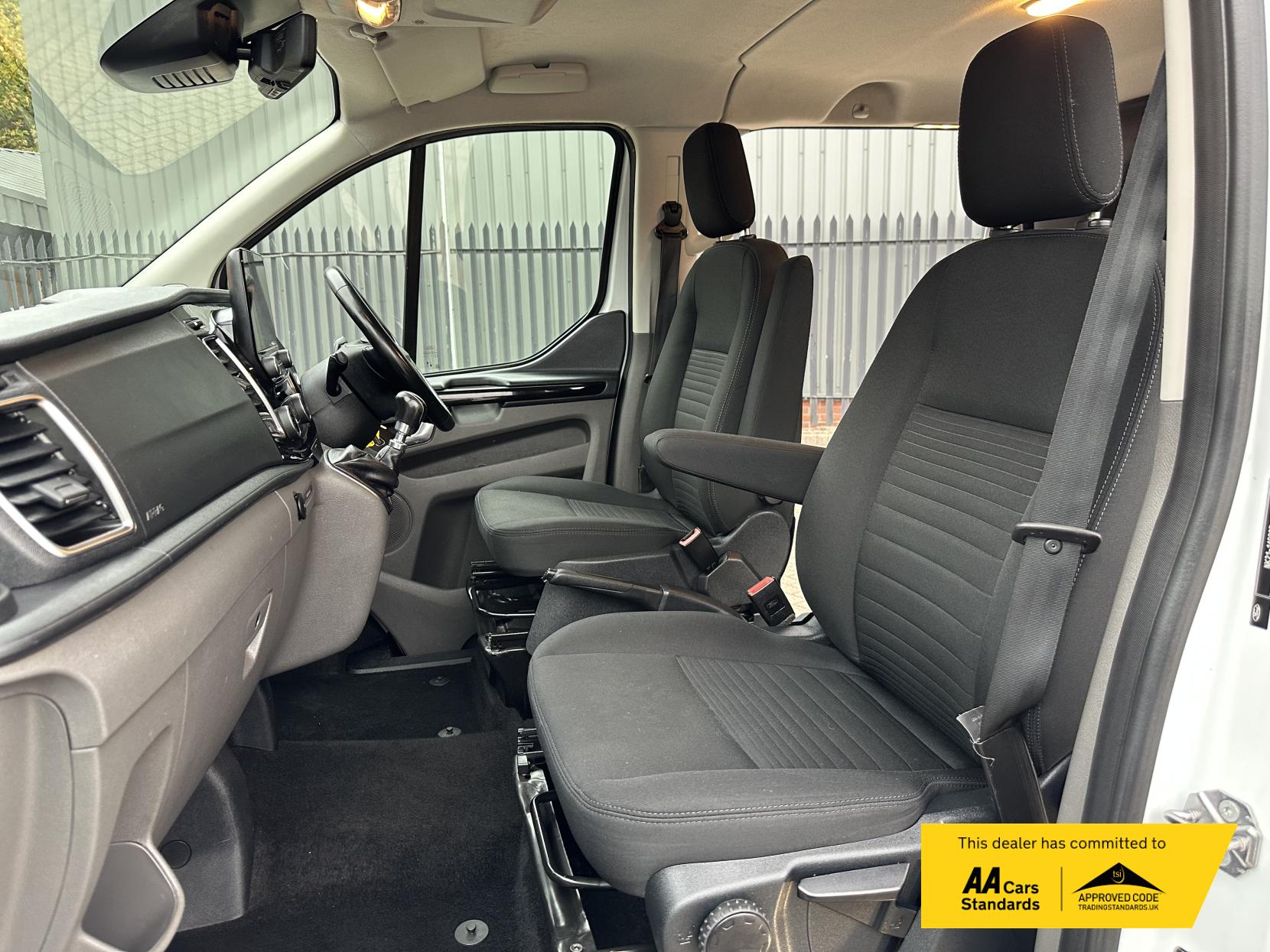 Ford Transit Custom 2.0 300 EcoBlue Limited Crew Van Double Cab 5dr Diesel Manual L2 H1 Euro 6 (s/s) (130 ps)