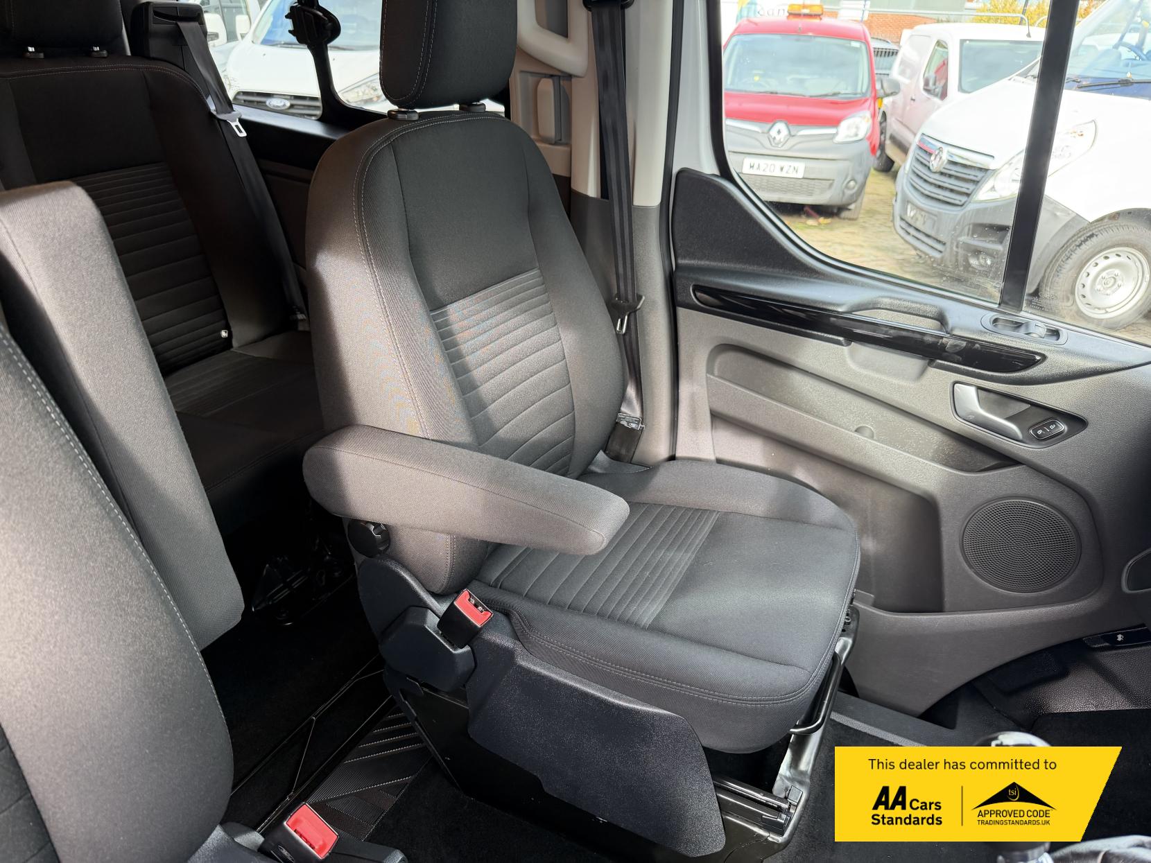 Ford Transit Custom 2.0 300 EcoBlue Limited Crew Van Double Cab 5dr Diesel Manual L2 H1 Euro 6 (s/s) (130 ps)