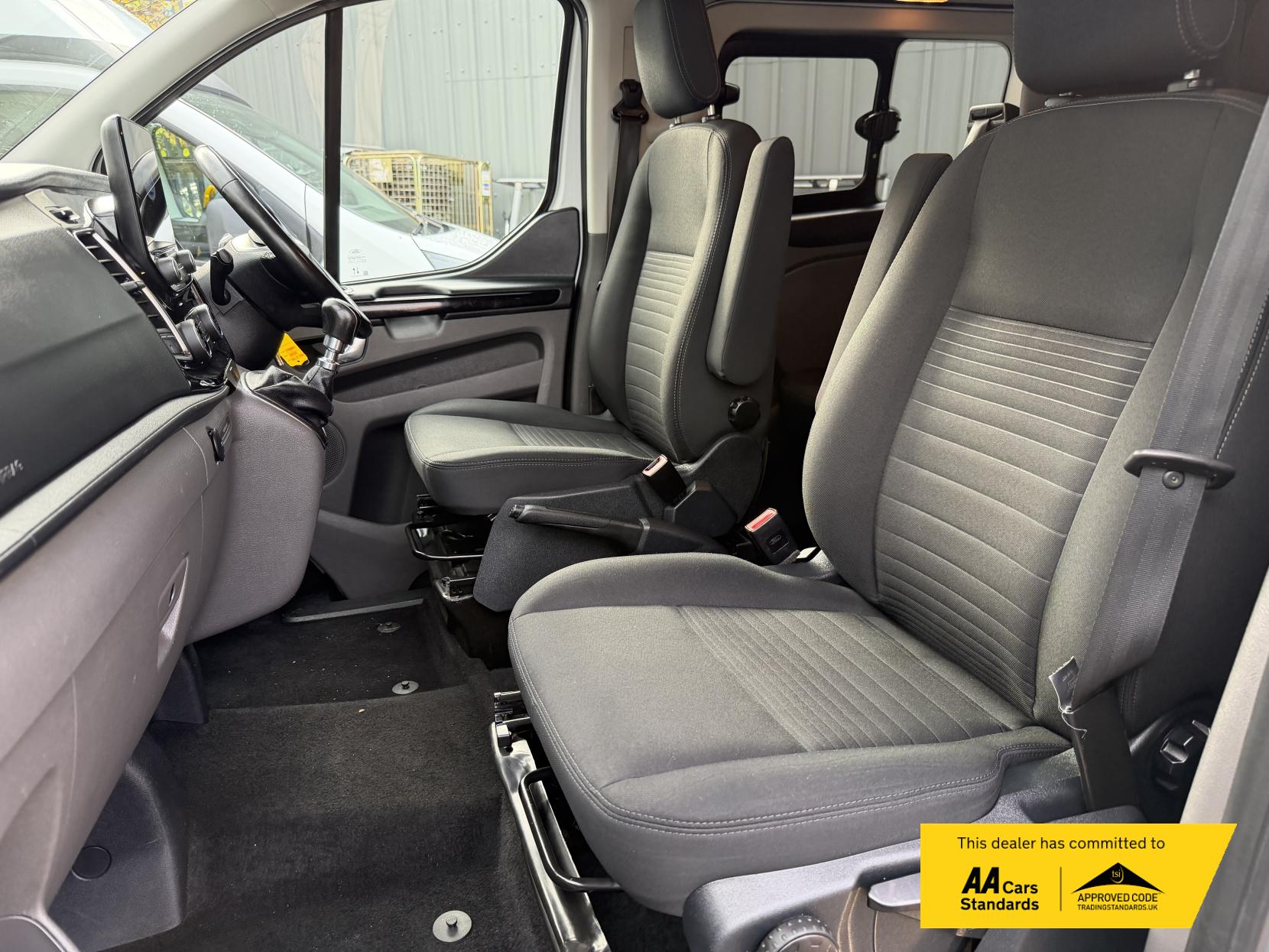 Ford Transit Custom 2.0 300 EcoBlue Limited Crew Van Double Cab 5dr Diesel Manual L2 H1 Euro 6 (s/s) (130 ps)