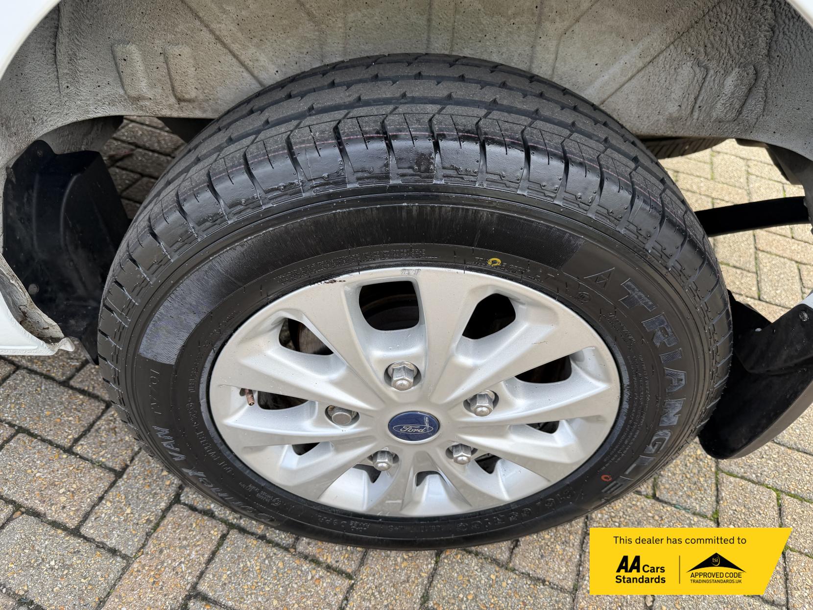 Ford Transit Custom 2.0 300 EcoBlue Limited Crew Van Double Cab 5dr Diesel Manual L2 H1 Euro 6 (s/s) (130 ps)