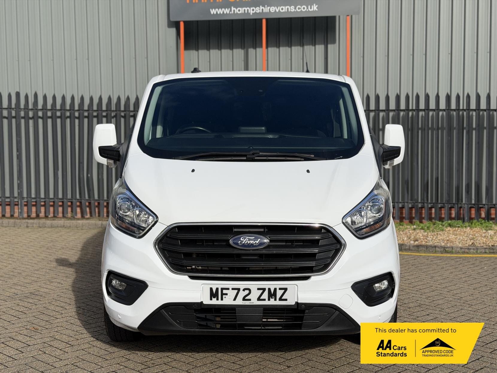 Ford Transit Custom 2.0 300 EcoBlue Limited Crew Van Double Cab 5dr Diesel Manual L2 H1 Euro 6 (s/s) (130 ps)