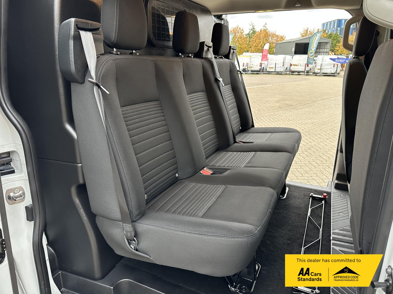 Ford Transit Custom 2.0 300 EcoBlue Limited Crew Van Double Cab 5dr Diesel Manual L2 H1 Euro 6 (s/s) (130 ps)