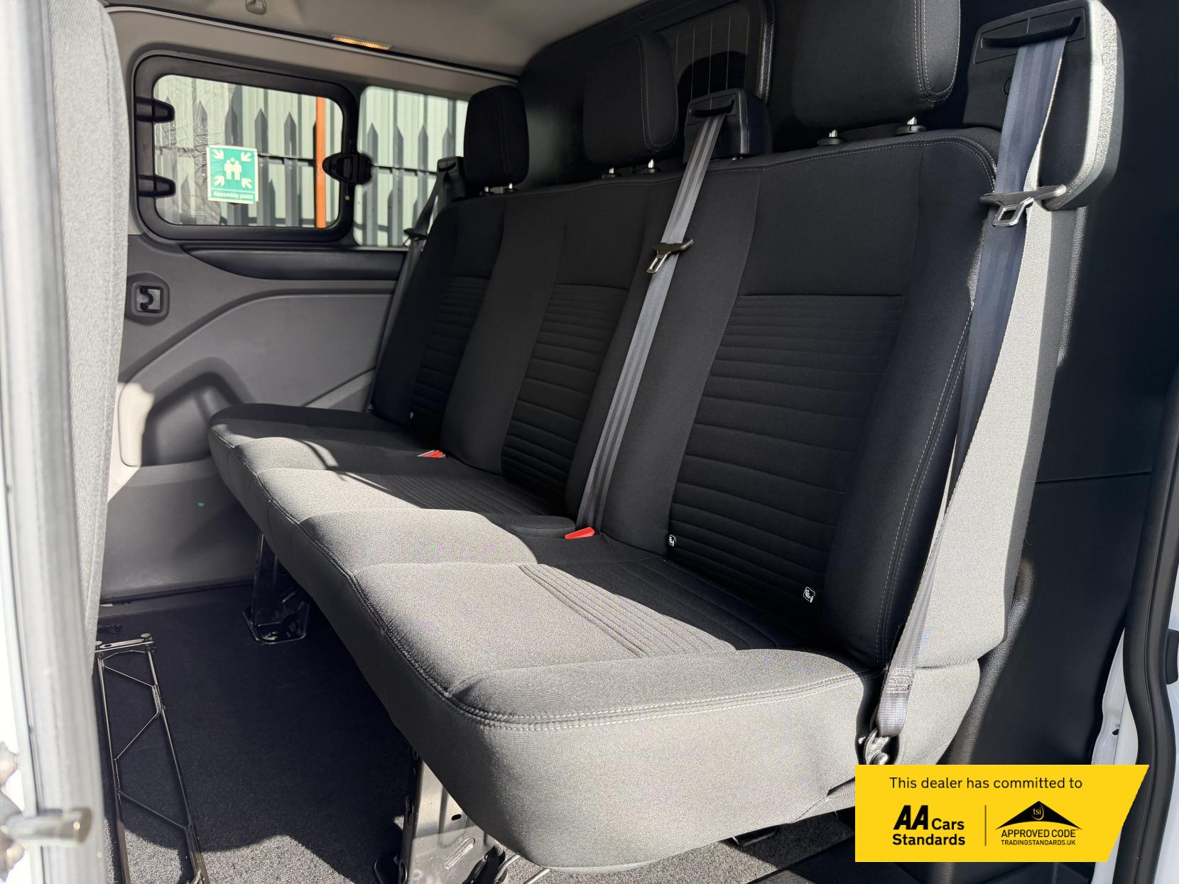 Ford Transit Custom 2.0 300 EcoBlue Limited Crew Van Double Cab 5dr Diesel Manual L2 H1 Euro 6 (s/s) (130 ps)