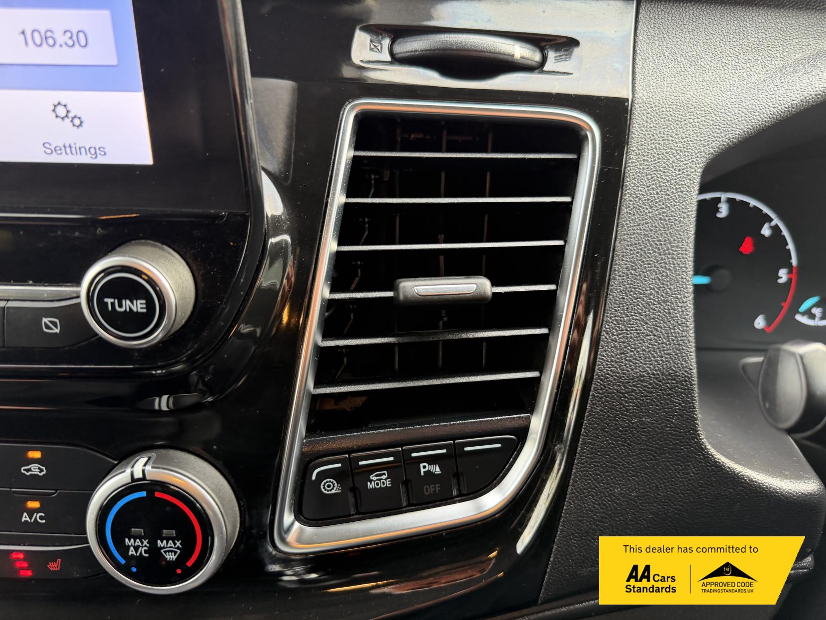 Ford Transit Custom 2.0 300 EcoBlue Limited Crew Van Double Cab 5dr Diesel Manual L2 H1 Euro 6 (s/s) (130 ps)