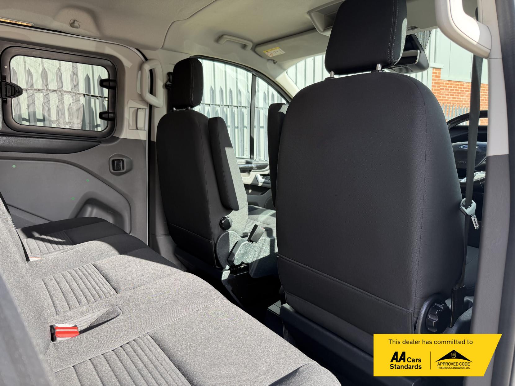 Ford Transit Custom 2.0 300 EcoBlue Limited Crew Van Double Cab 5dr Diesel Manual L2 H1 Euro 6 (s/s) (130 ps)