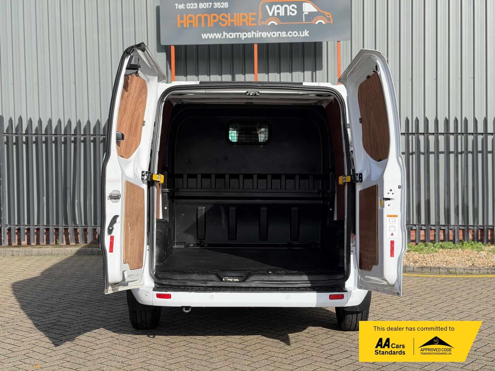 Ford Transit Custom 2.0 300 EcoBlue Limited Crew Van Double Cab 5dr Diesel Manual L2 H1 Euro 6 (s/s) (130 ps)