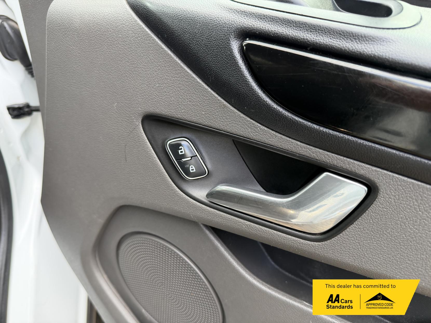 Ford Transit Custom 2.0 300 EcoBlue Limited Crew Van Double Cab 5dr Diesel Manual L2 H1 Euro 6 (s/s) (130 ps)