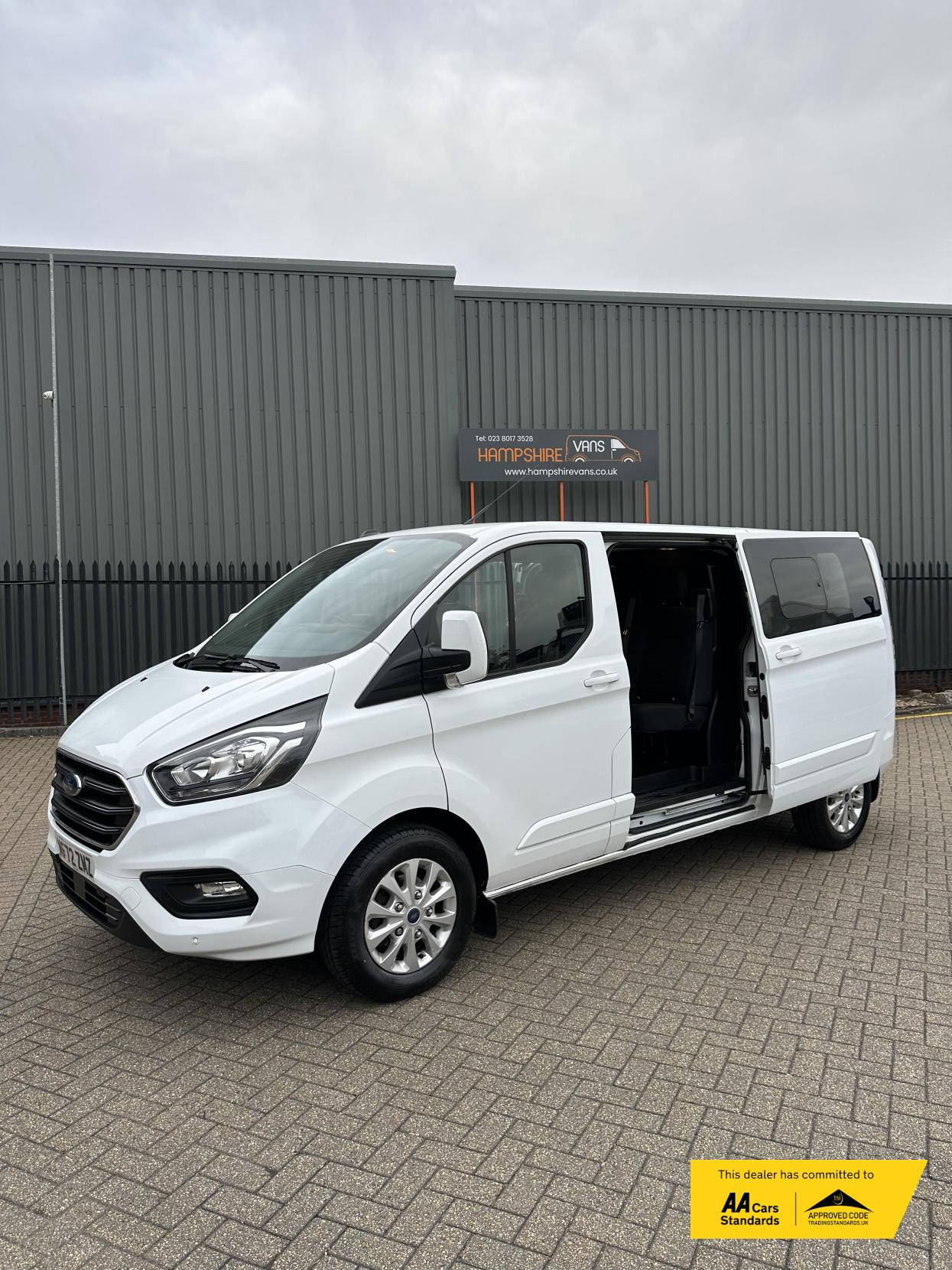 Ford Transit Custom 2.0 300 EcoBlue Limited Crew Van Double Cab 5dr Diesel Manual L2 H1 Euro 6 (s/s) (130 ps)