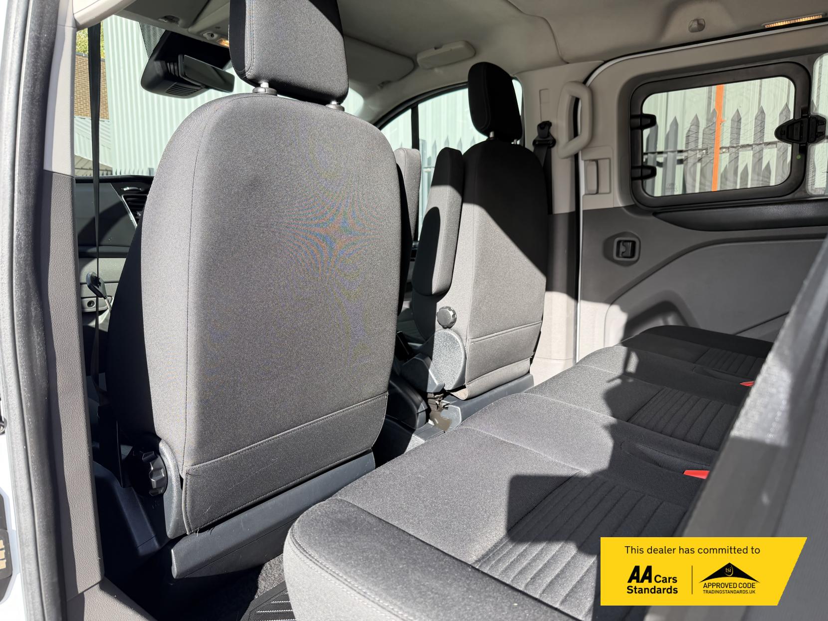 Ford Transit Custom 2.0 300 EcoBlue Limited Crew Van Double Cab 5dr Diesel Manual L2 H1 Euro 6 (s/s) (130 ps)