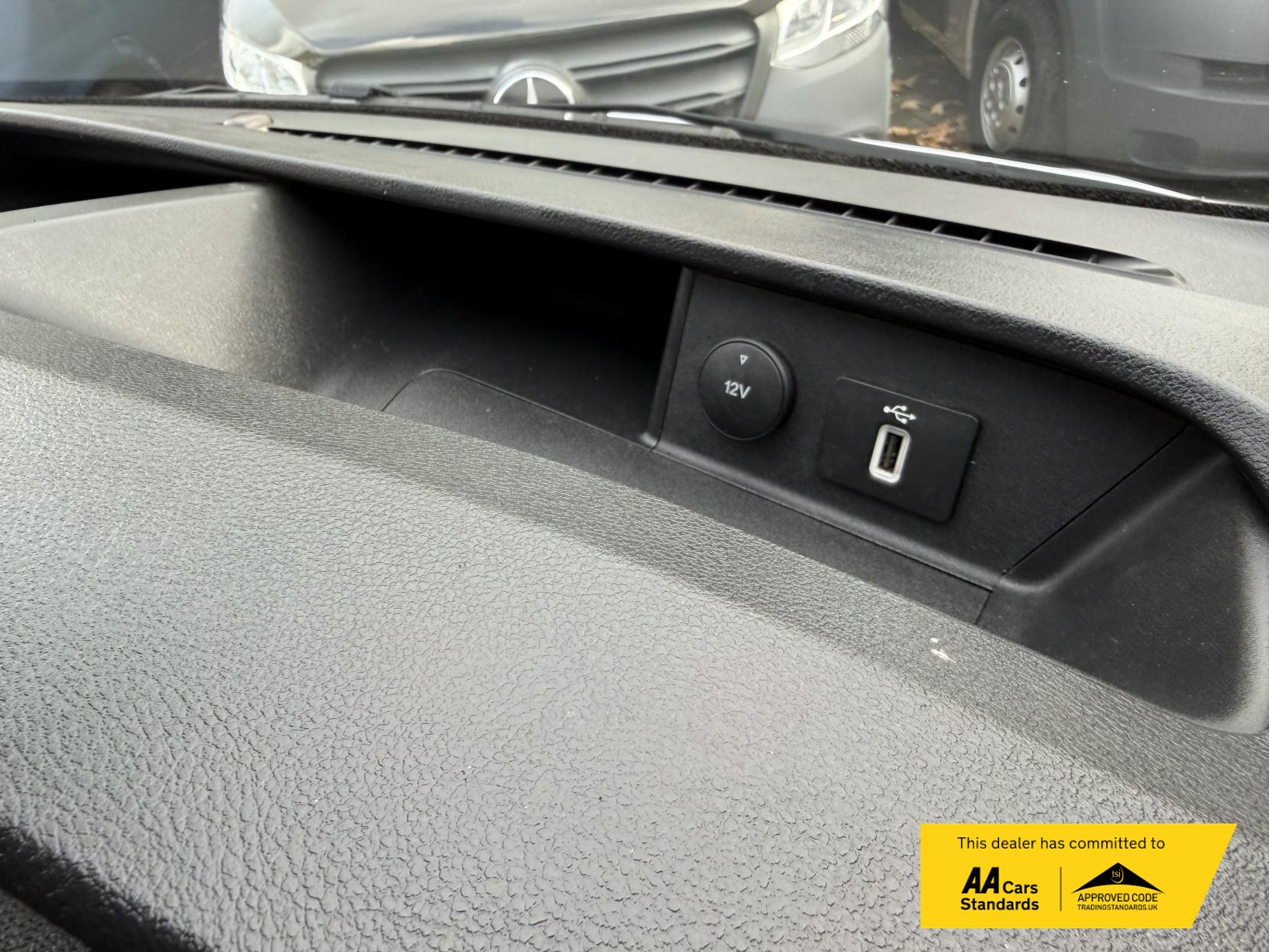 Ford Transit Custom 2.0 300 EcoBlue Limited Crew Van Double Cab 5dr Diesel Manual L2 H1 Euro 6 (s/s) (130 ps)