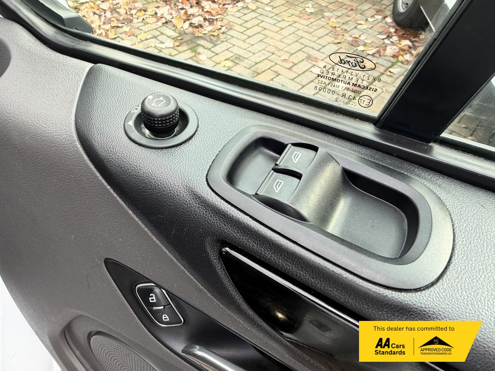 Ford Transit Custom 2.0 300 EcoBlue Limited Crew Van Double Cab 5dr Diesel Manual L2 H1 Euro 6 (s/s) (130 ps)