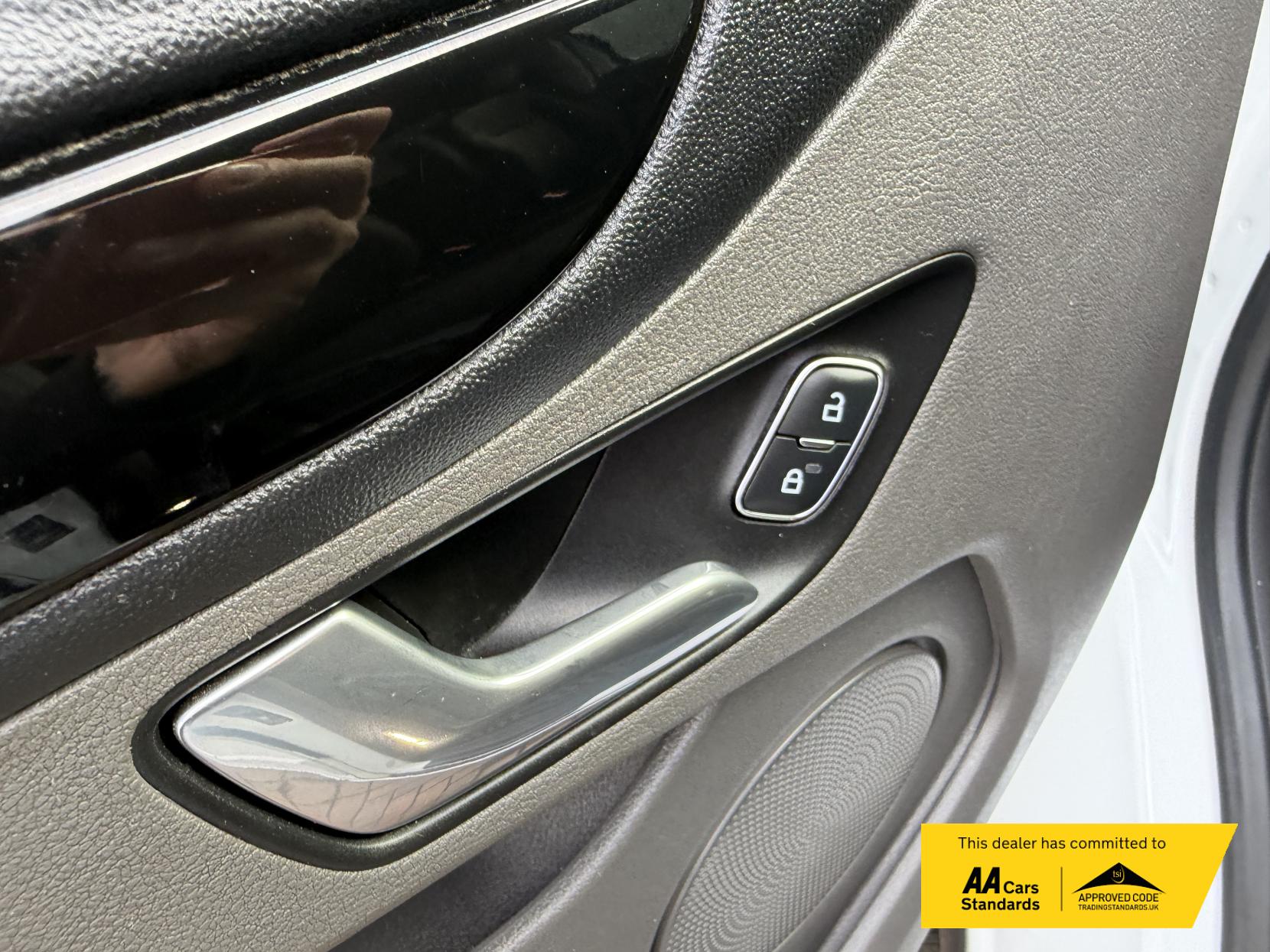 Ford Transit Custom 2.0 300 EcoBlue Limited Crew Van Double Cab 5dr Diesel Manual L2 H1 Euro 6 (s/s) (130 ps)