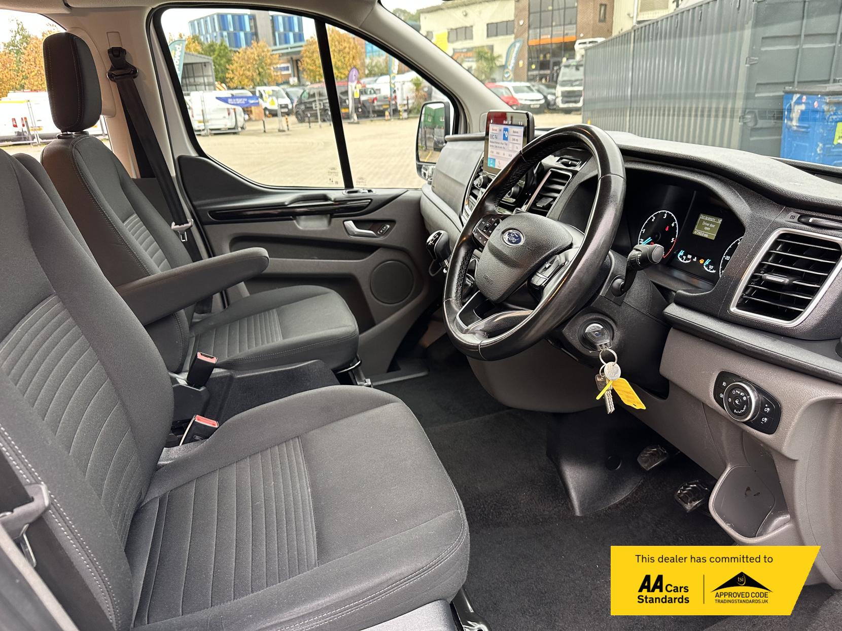 Ford Transit Custom 2.0 300 EcoBlue Limited Crew Van Double Cab 5dr Diesel Manual L2 H1 Euro 6 (s/s) (130 ps)