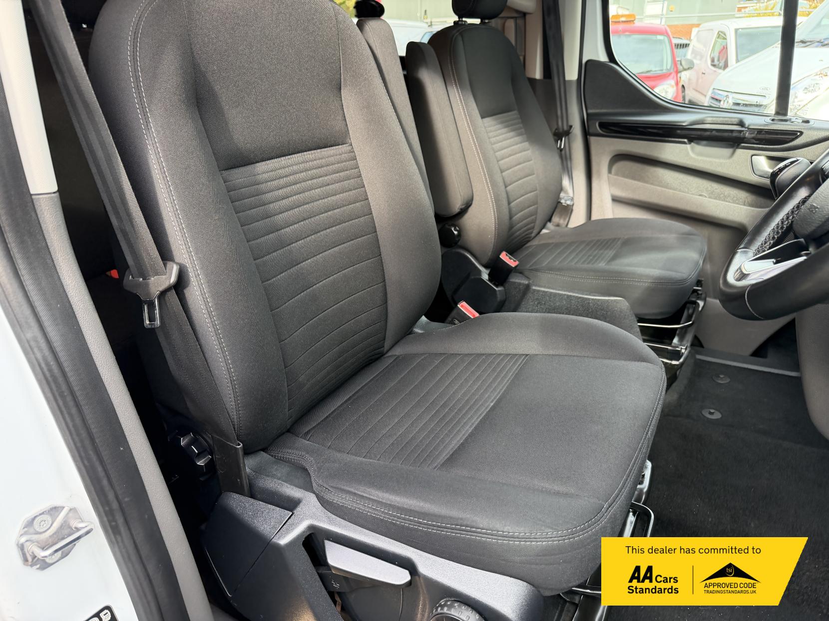 Ford Transit Custom 2.0 300 EcoBlue Limited Crew Van Double Cab 5dr Diesel Manual L2 H1 Euro 6 (s/s) (130 ps)