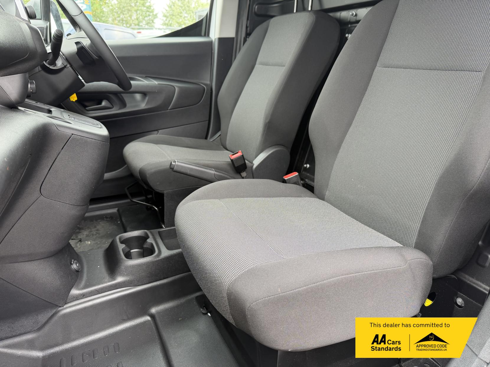 2024 Vauxhall Combo 1.5 Turbo D 2300 Prime Panel Van 6dr Diesel Auto L2 H1 Euro 6 (s/s) (130 ps) - Thumbnail 15
