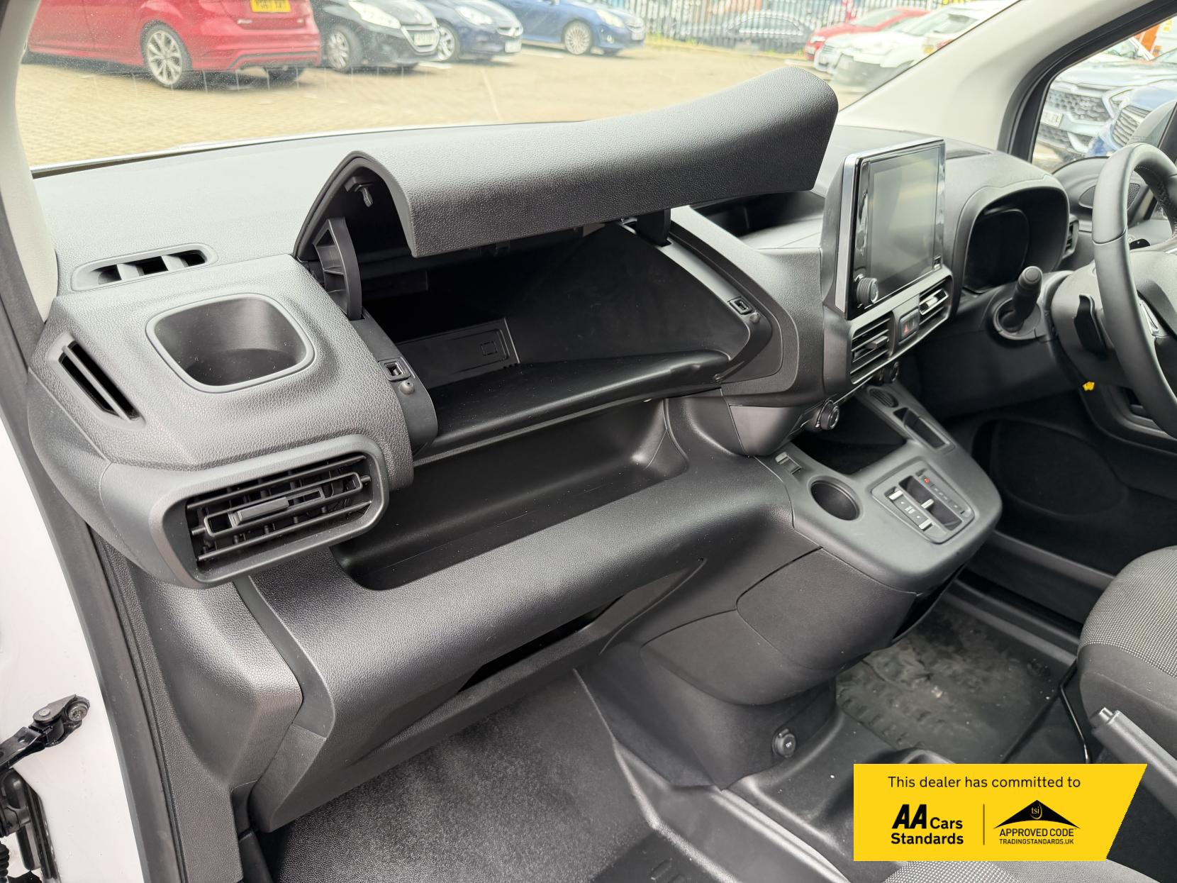 2024 Vauxhall Combo 1.5 Turbo D 2300 Prime Panel Van 6dr Diesel Auto L2 H1 Euro 6 (s/s) (130 ps) - Thumbnail 30