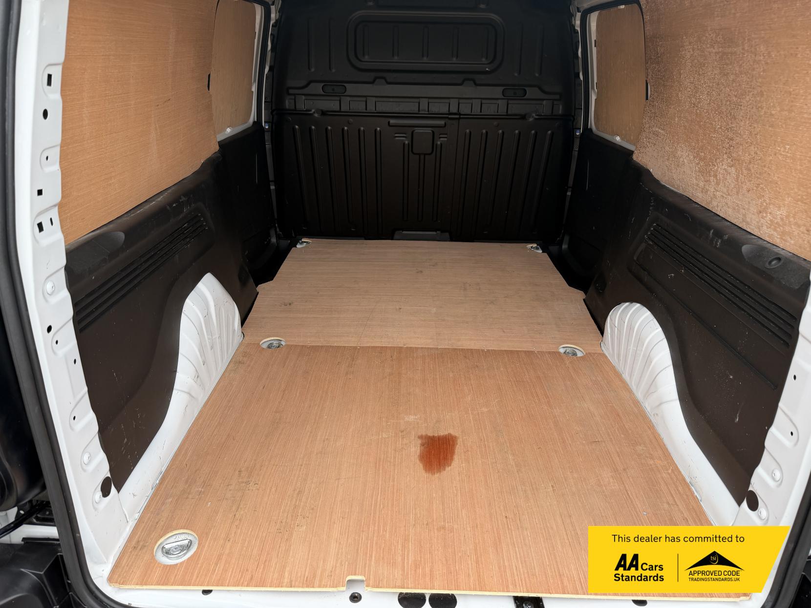 2024 Vauxhall Combo 1.5 Turbo D 2300 Prime Panel Van 6dr Diesel Auto L2 H1 Euro 6 (s/s) (130 ps) - Thumbnail 21