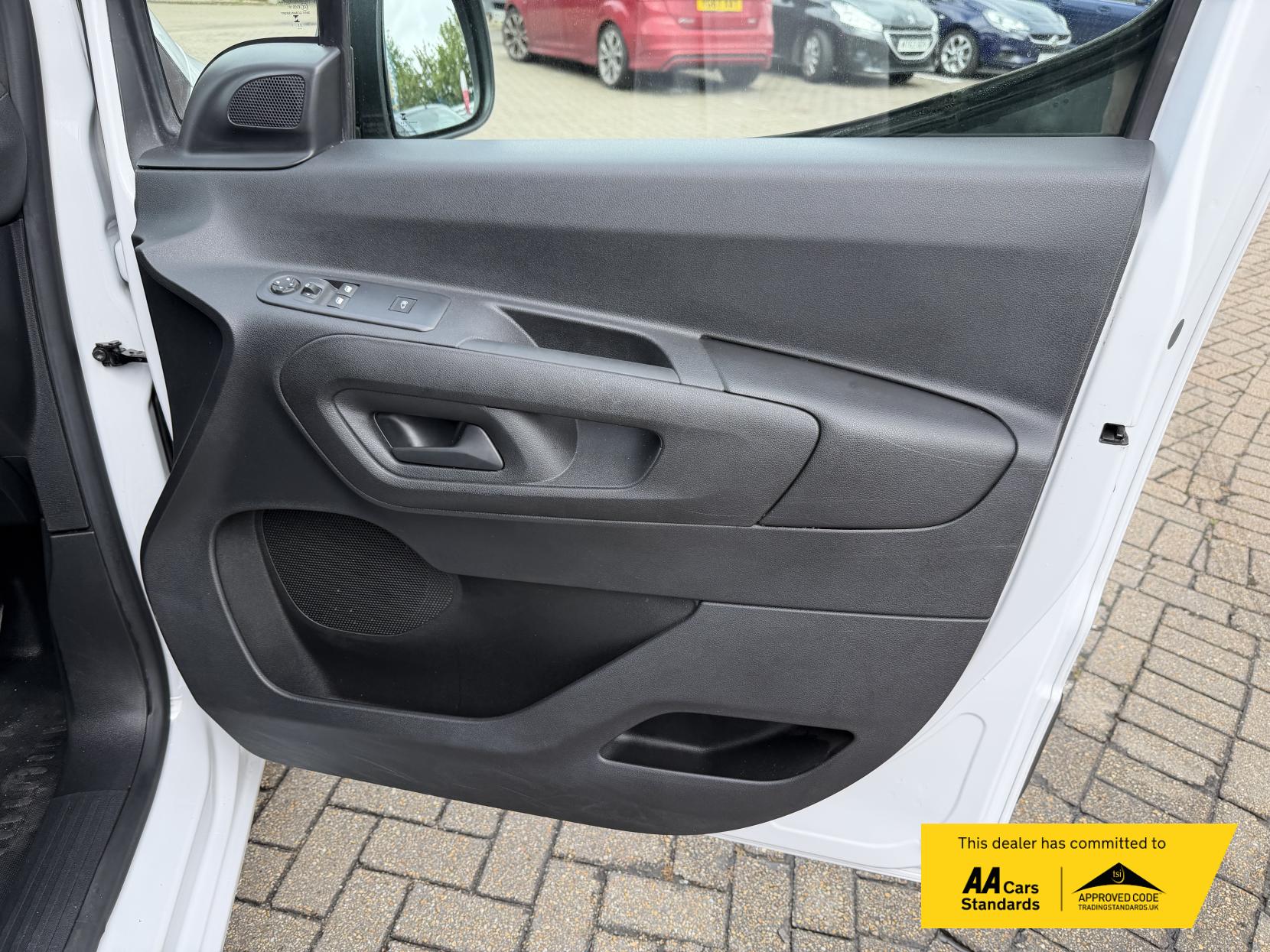 2024 Vauxhall Combo 1.5 Turbo D 2300 Prime Panel Van 6dr Diesel Auto L2 H1 Euro 6 (s/s) (130 ps) - Thumbnail 45