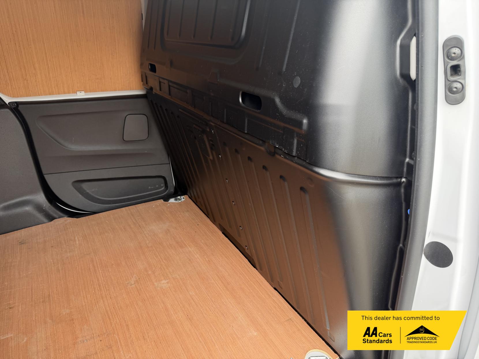 2024 Vauxhall Combo 1.5 Turbo D 2300 Prime Panel Van 6dr Diesel Auto L2 H1 Euro 6 (s/s) (130 ps) - Thumbnail 25