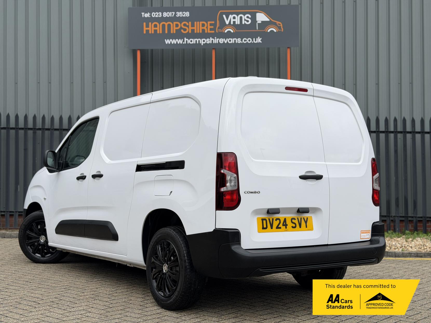2024 Vauxhall Combo 1.5 Turbo D 2300 Prime Panel Van 6dr Diesel Auto L2 H1 Euro 6 (s/s) (130 ps) - Thumbnail 4