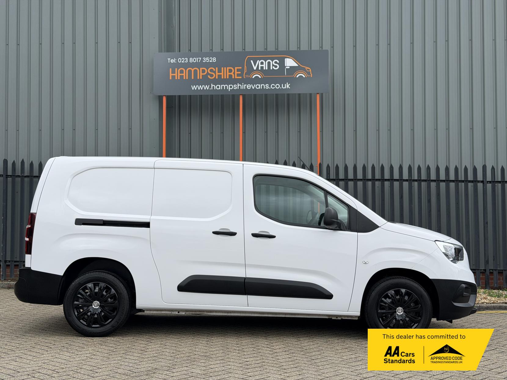2024 Vauxhall Combo 1.5 Turbo D 2300 Prime Panel Van 6dr Diesel Auto L2 H1 Euro 6 (s/s) (130 ps) - Thumbnail 5