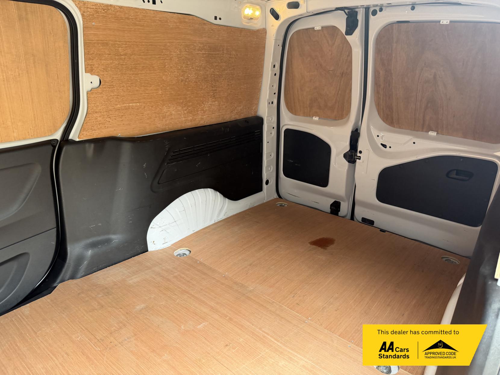 2024 Vauxhall Combo 1.5 Turbo D 2300 Prime Panel Van 6dr Diesel Auto L2 H1 Euro 6 (s/s) (130 ps) - Thumbnail 24