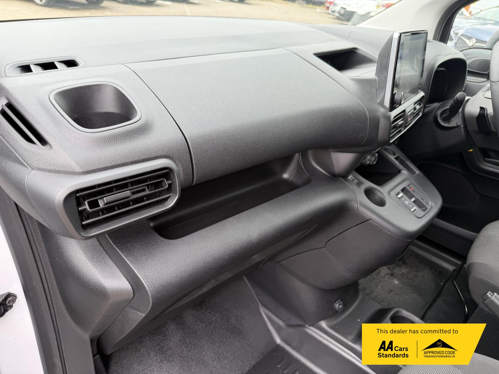2024 Vauxhall Combo 1.5 Turbo D 2300 Prime Panel Van 6dr Diesel Auto L2 H1 Euro 6 (s/s) (130 ps) - Thumbnail 29