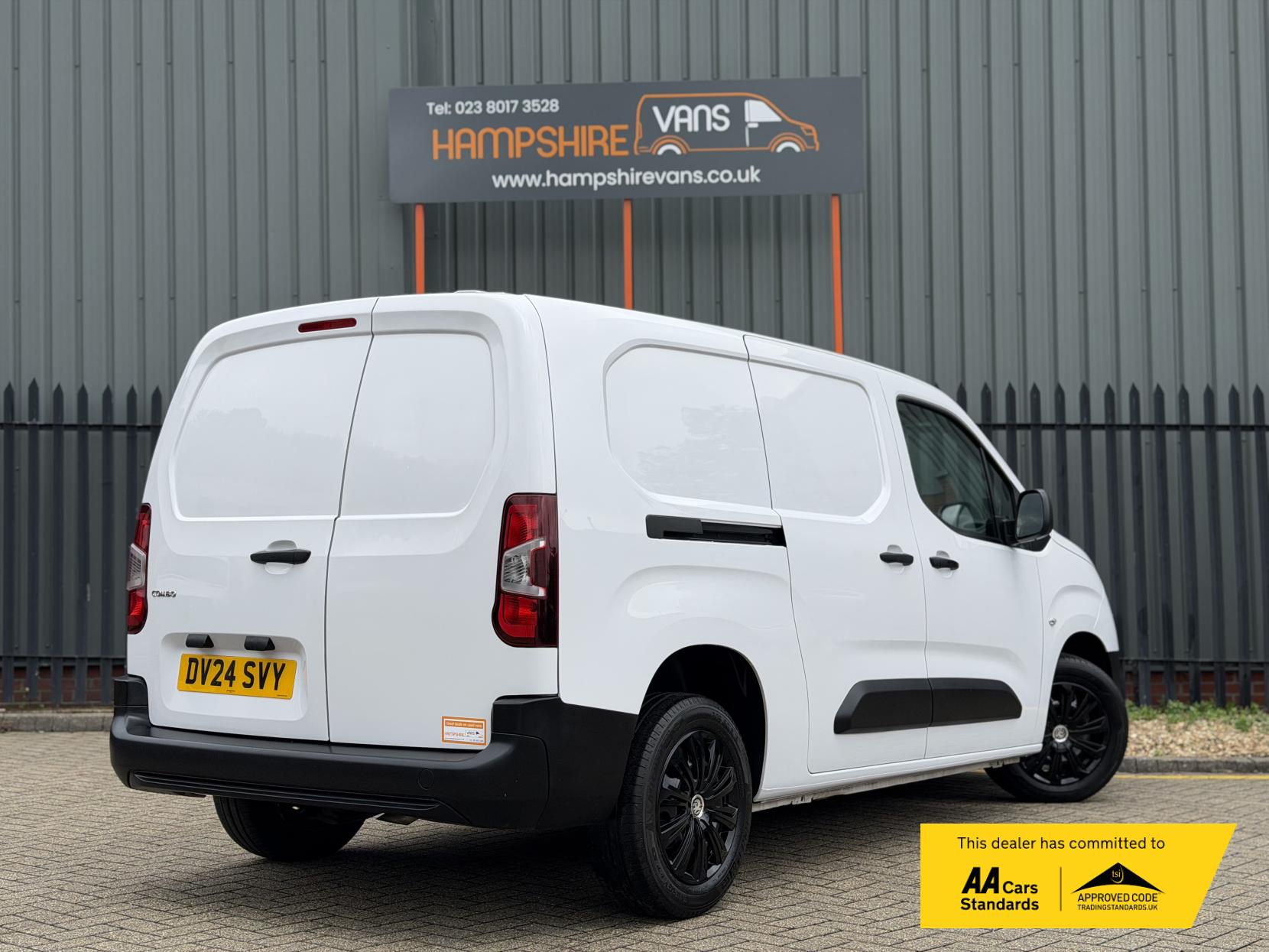 2024 Vauxhall Combo 1.5 Turbo D 2300 Prime Panel Van 6dr Diesel Auto L2 H1 Euro 6 (s/s) (130 ps) - Thumbnail 3
