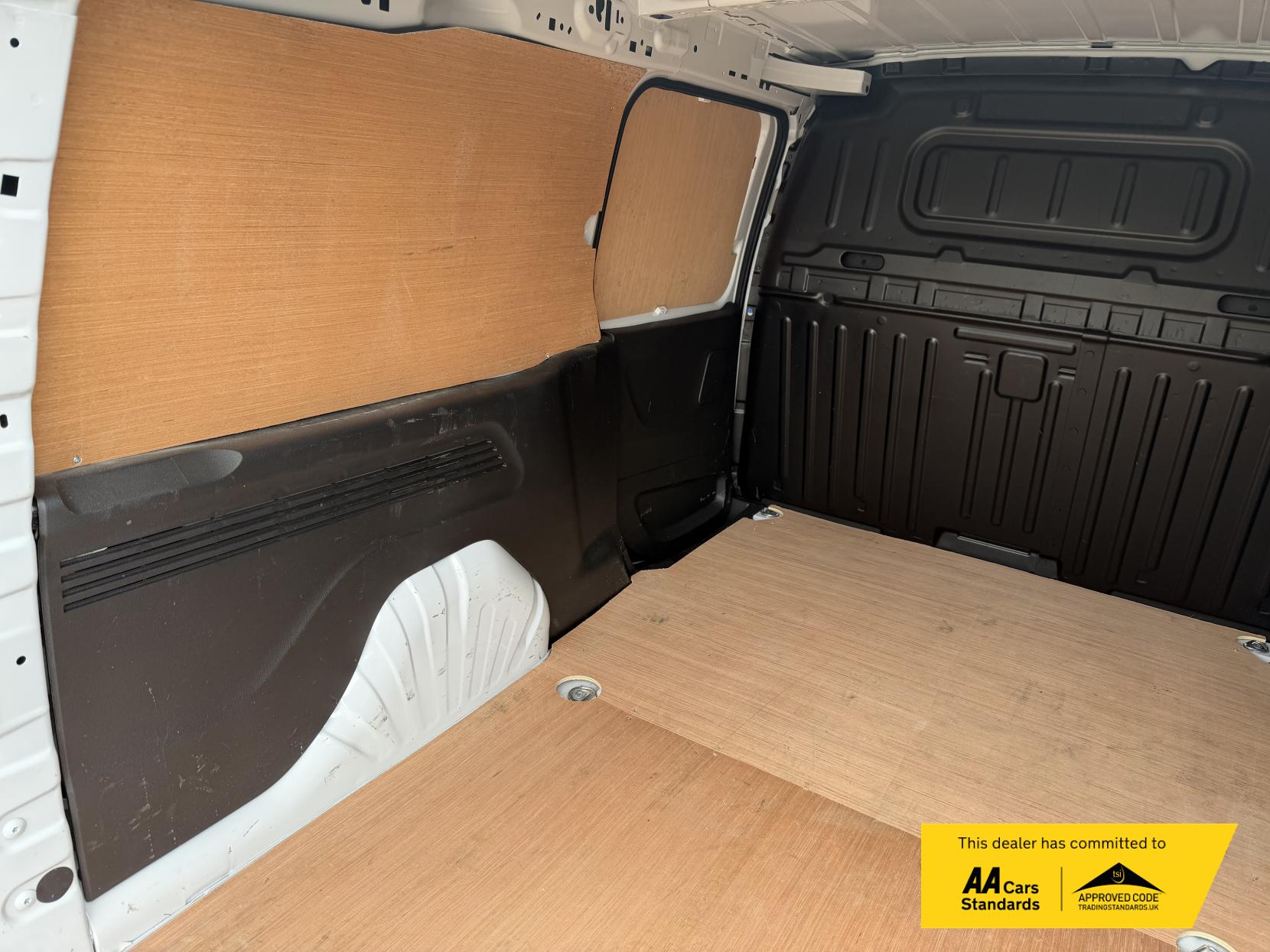 2024 Vauxhall Combo 1.5 Turbo D 2300 Prime Panel Van 6dr Diesel Auto L2 H1 Euro 6 (s/s) (130 ps) - Thumbnail 20