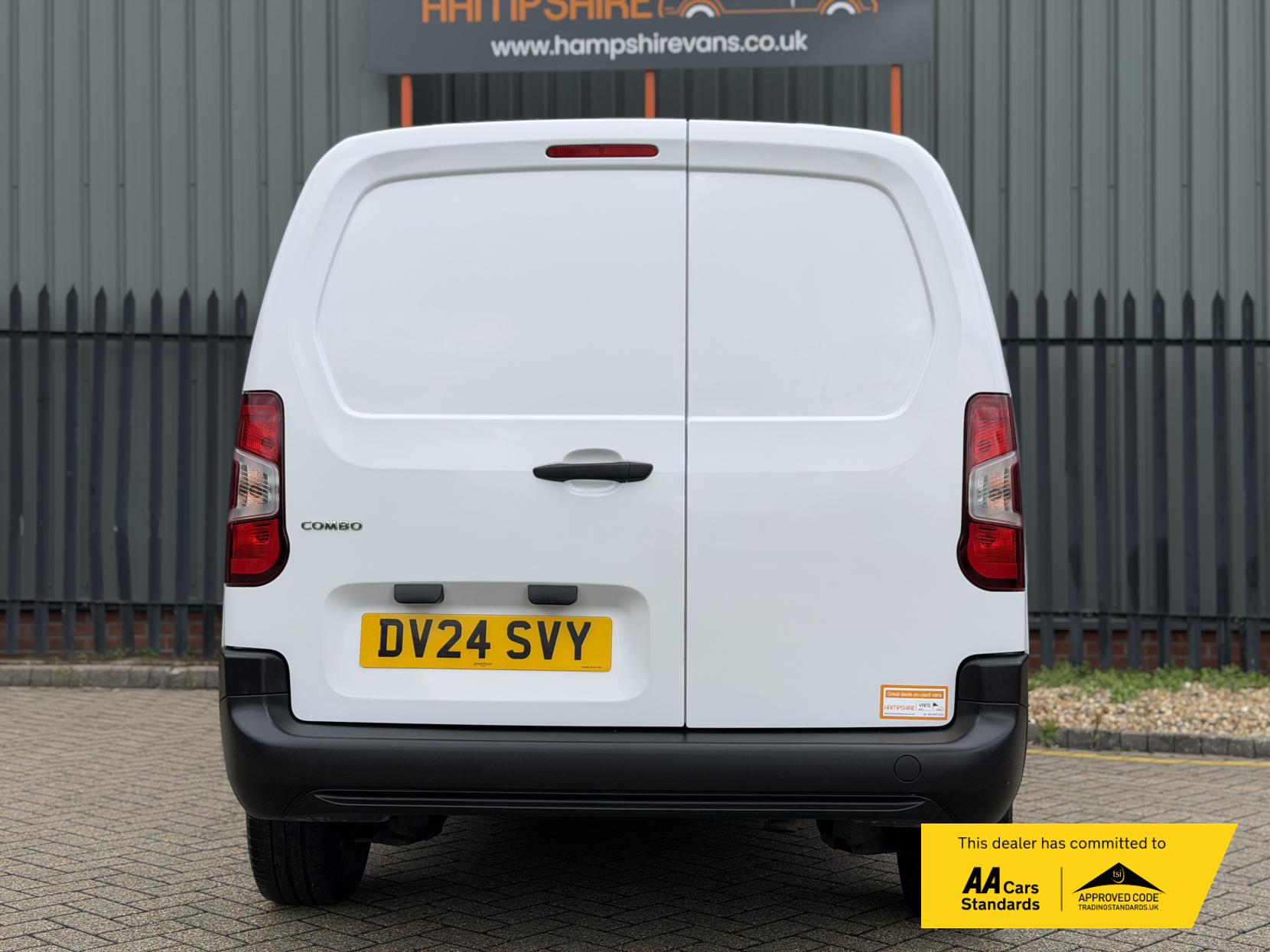 2024 Vauxhall Combo 1.5 Turbo D 2300 Prime Panel Van 6dr Diesel Auto L2 H1 Euro 6 (s/s) (130 ps) - Thumbnail 17