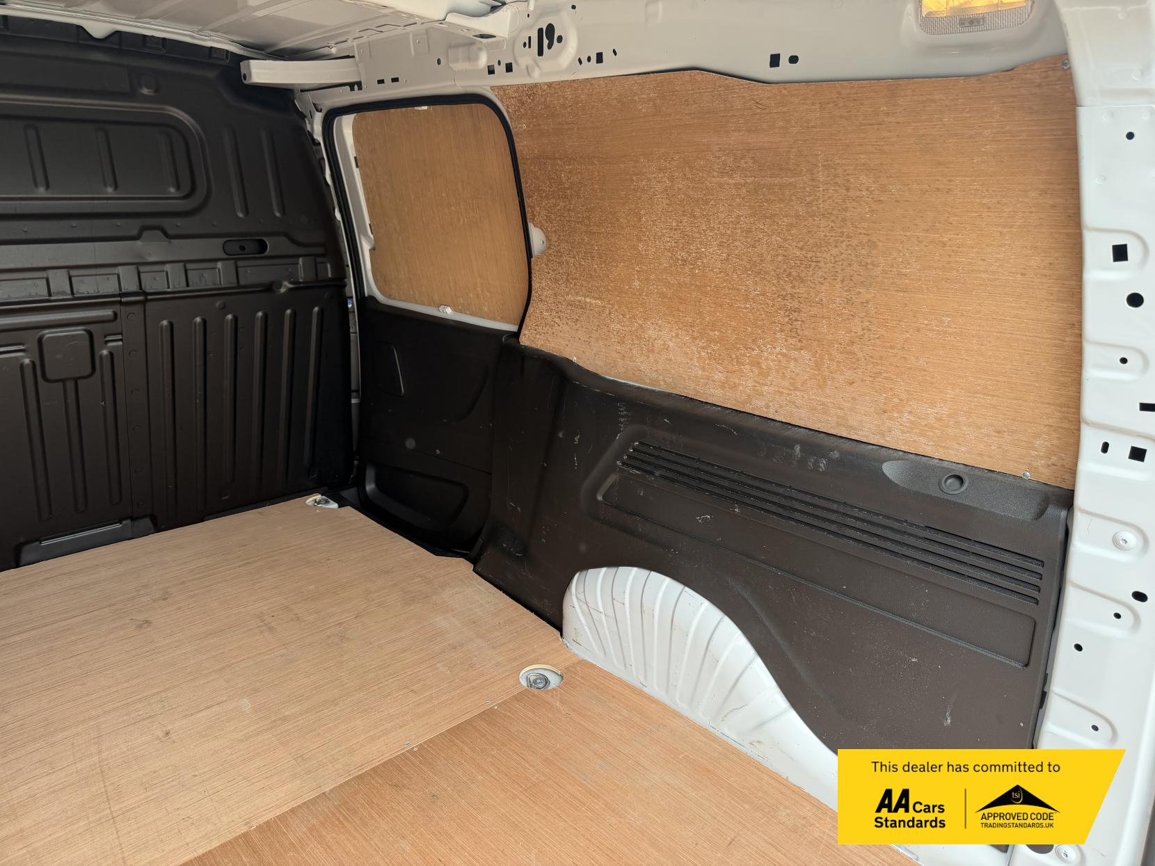 2024 Vauxhall Combo 1.5 Turbo D 2300 Prime Panel Van 6dr Diesel Auto L2 H1 Euro 6 (s/s) (130 ps) - Thumbnail 22