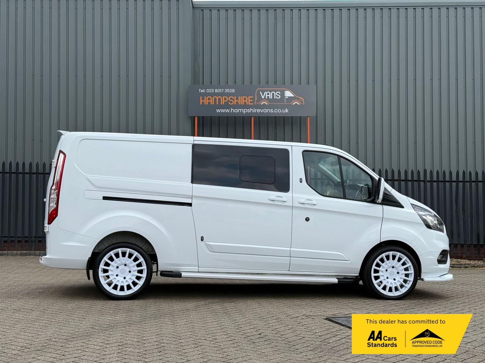 2022 Ford Transit Custom 2.0 300 EcoBlue Limited Crew Van Double Cab 5dr Diesel Manual L2 H1 Euro 6 (s/s) (130 ps) - Thumbnail 7