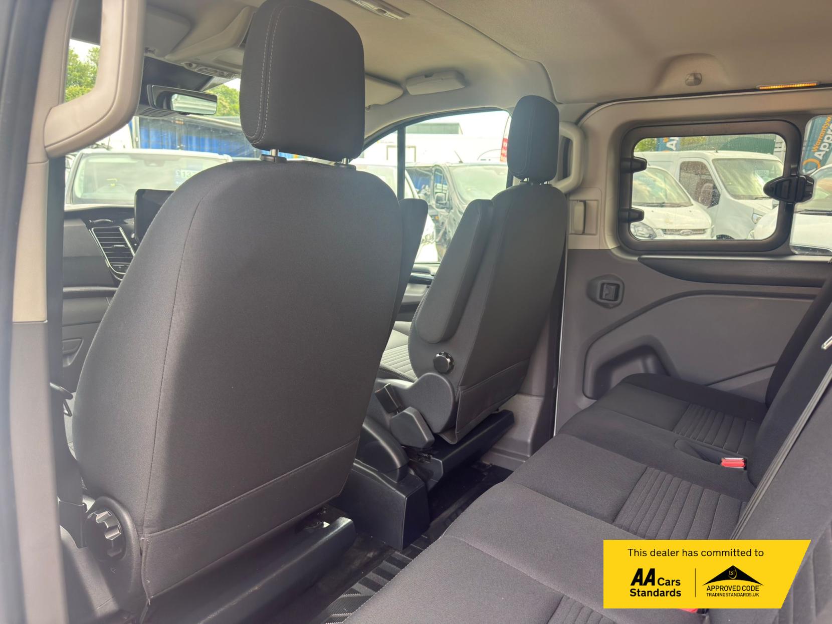 2022 Ford Transit Custom 2.0 300 EcoBlue Limited Crew Van Double Cab 5dr Diesel Manual L2 H1 Euro 6 (s/s) (130 ps) - Thumbnail 21