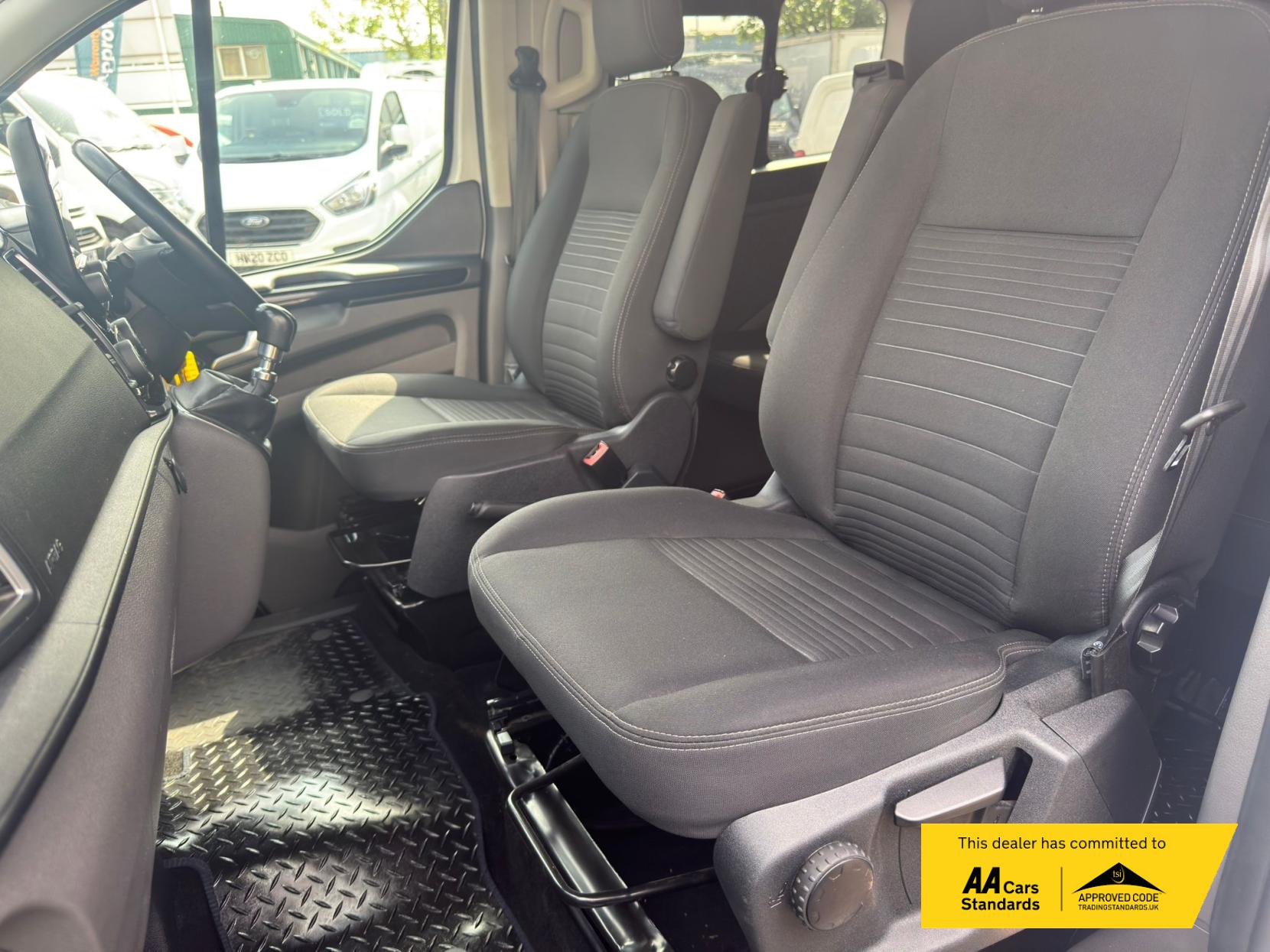 2022 Ford Transit Custom 2.0 300 EcoBlue Limited Crew Van Double Cab 5dr Diesel Manual L2 H1 Euro 6 (s/s) (130 ps) - Thumbnail 20