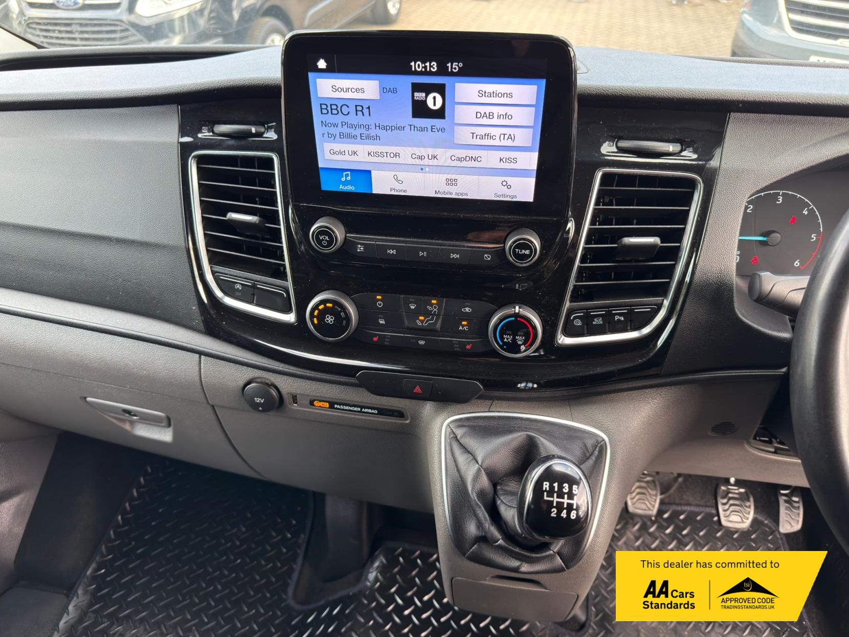 2022 Ford Transit Custom 2.0 300 EcoBlue Limited Crew Van Double Cab 5dr Diesel Manual L2 H1 Euro 6 (s/s) (130 ps) - Thumbnail 25