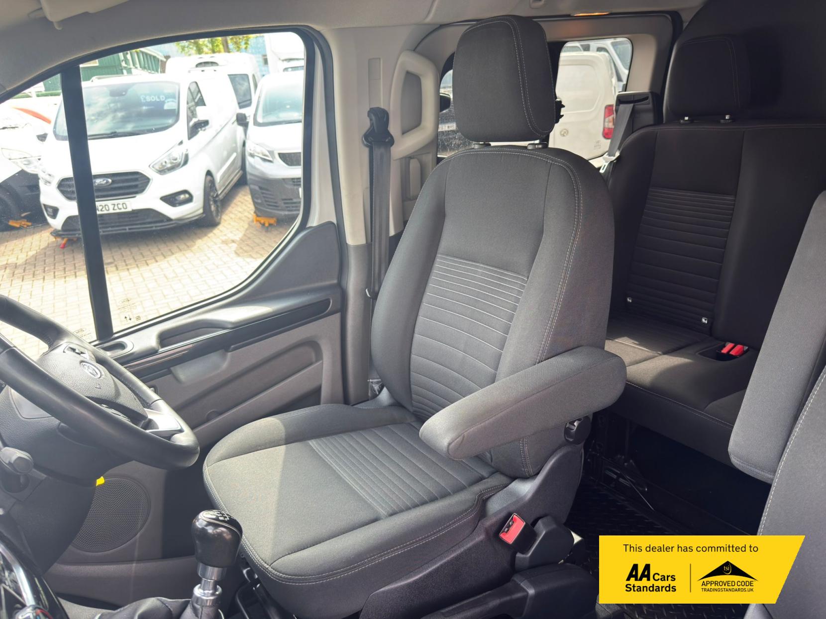 2022 Ford Transit Custom 2.0 300 EcoBlue Limited Crew Van Double Cab 5dr Diesel Manual L2 H1 Euro 6 (s/s) (130 ps) - Thumbnail 19