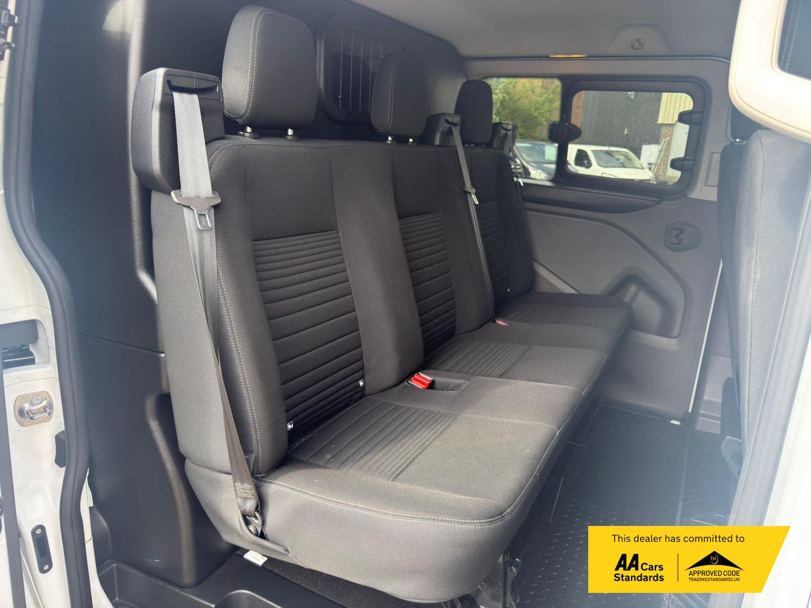 2022 Ford Transit Custom 2.0 300 EcoBlue Limited Crew Van Double Cab 5dr Diesel Manual L2 H1 Euro 6 (s/s) (130 ps) - Thumbnail 23