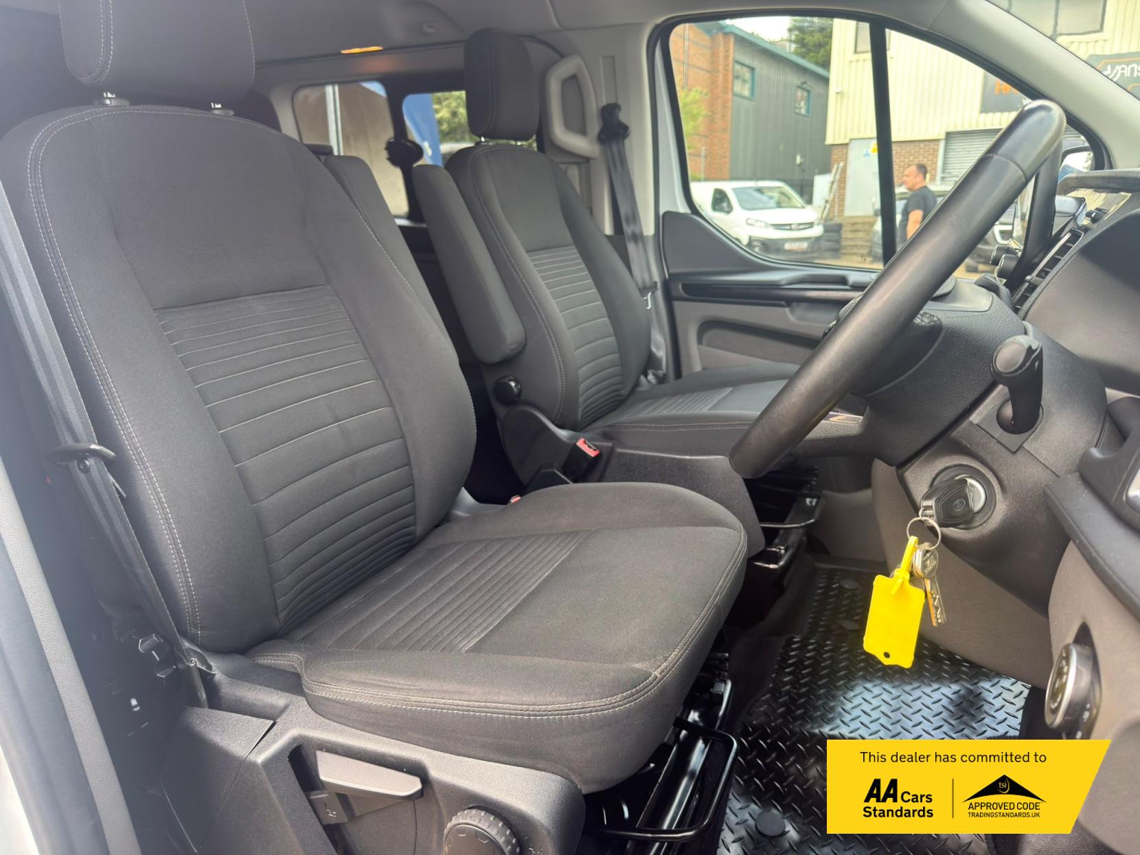 2022 Ford Transit Custom 2.0 300 EcoBlue Limited Crew Van Double Cab 5dr Diesel Manual L2 H1 Euro 6 (s/s) (130 ps) - Thumbnail 17