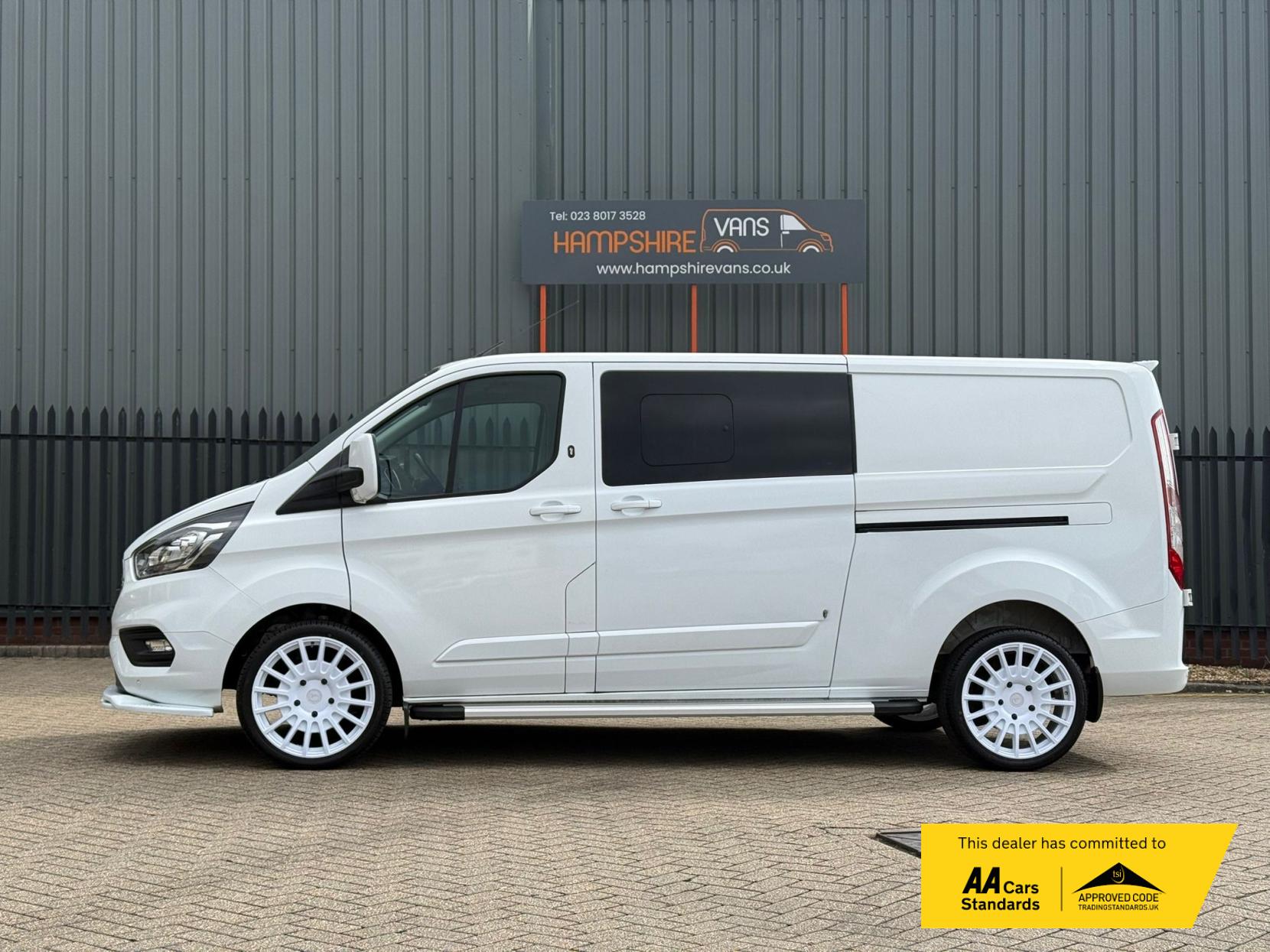 2022 Ford Transit Custom 2.0 300 EcoBlue Limited Crew Van Double Cab 5dr Diesel Manual L2 H1 Euro 6 (s/s) (130 ps) - Thumbnail 5