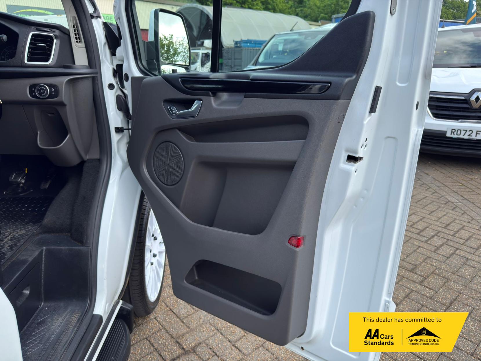 2022 Ford Transit Custom 2.0 300 EcoBlue Limited Crew Van Double Cab 5dr Diesel Manual L2 H1 Euro 6 (s/s) (130 ps) - Thumbnail 59