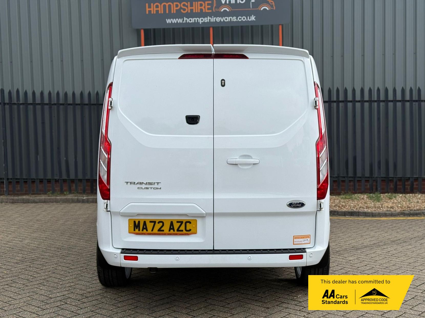 2022 Ford Transit Custom 2.0 300 EcoBlue Limited Crew Van Double Cab 5dr Diesel Manual L2 H1 Euro 6 (s/s) (130 ps) - Thumbnail 9