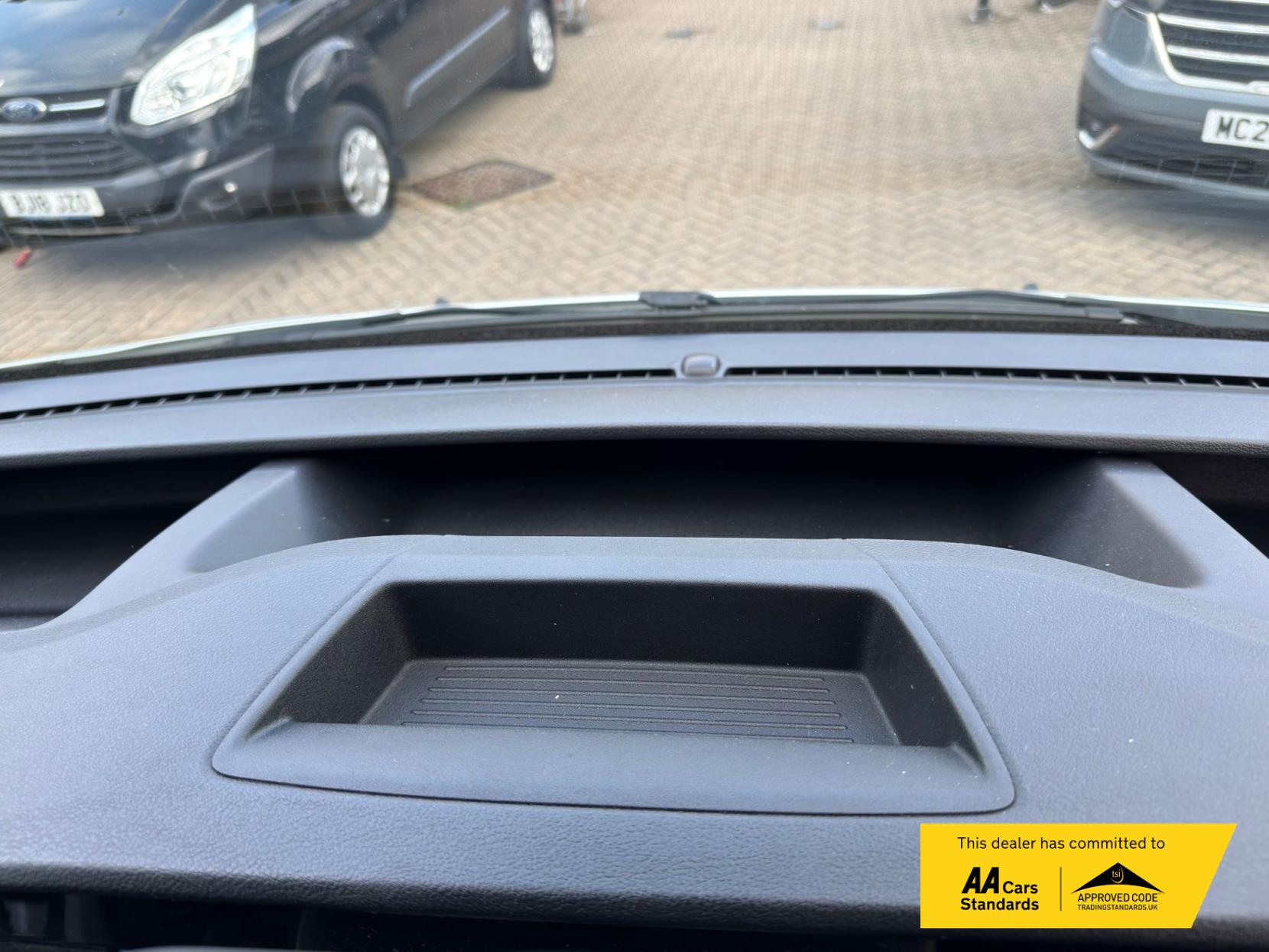 2022 Ford Transit Custom 2.0 300 EcoBlue Limited Crew Van Double Cab 5dr Diesel Manual L2 H1 Euro 6 (s/s) (130 ps) - Thumbnail 38