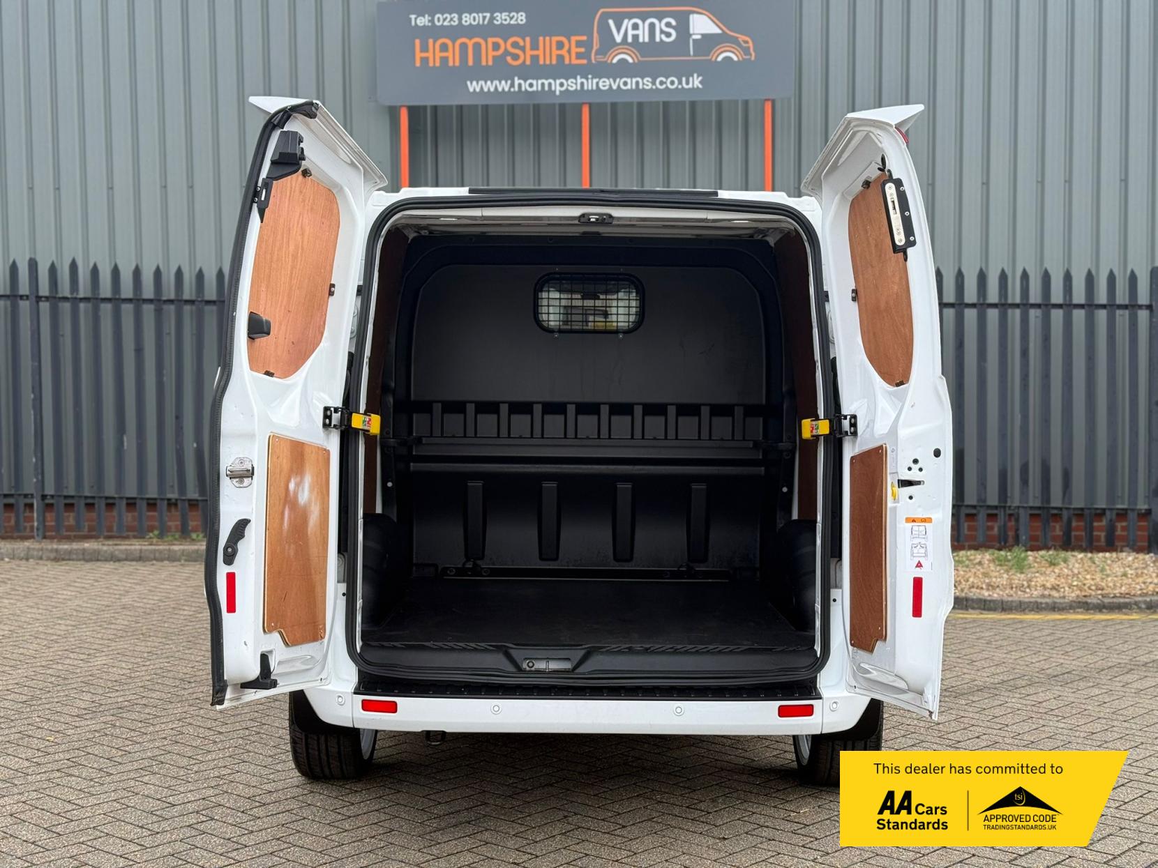 2022 Ford Transit Custom 2.0 300 EcoBlue Limited Crew Van Double Cab 5dr Diesel Manual L2 H1 Euro 6 (s/s) (130 ps) - Thumbnail 12
