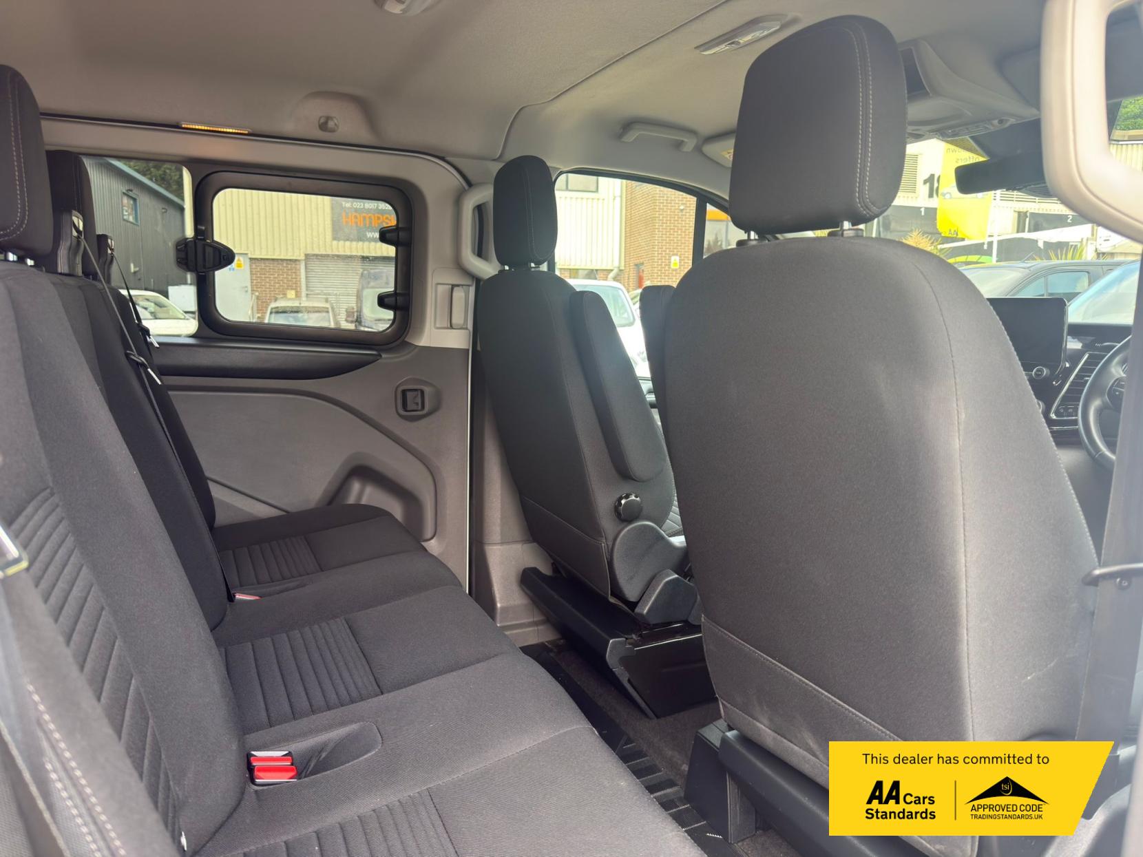2022 Ford Transit Custom 2.0 300 EcoBlue Limited Crew Van Double Cab 5dr Diesel Manual L2 H1 Euro 6 (s/s) (130 ps) - Thumbnail 24