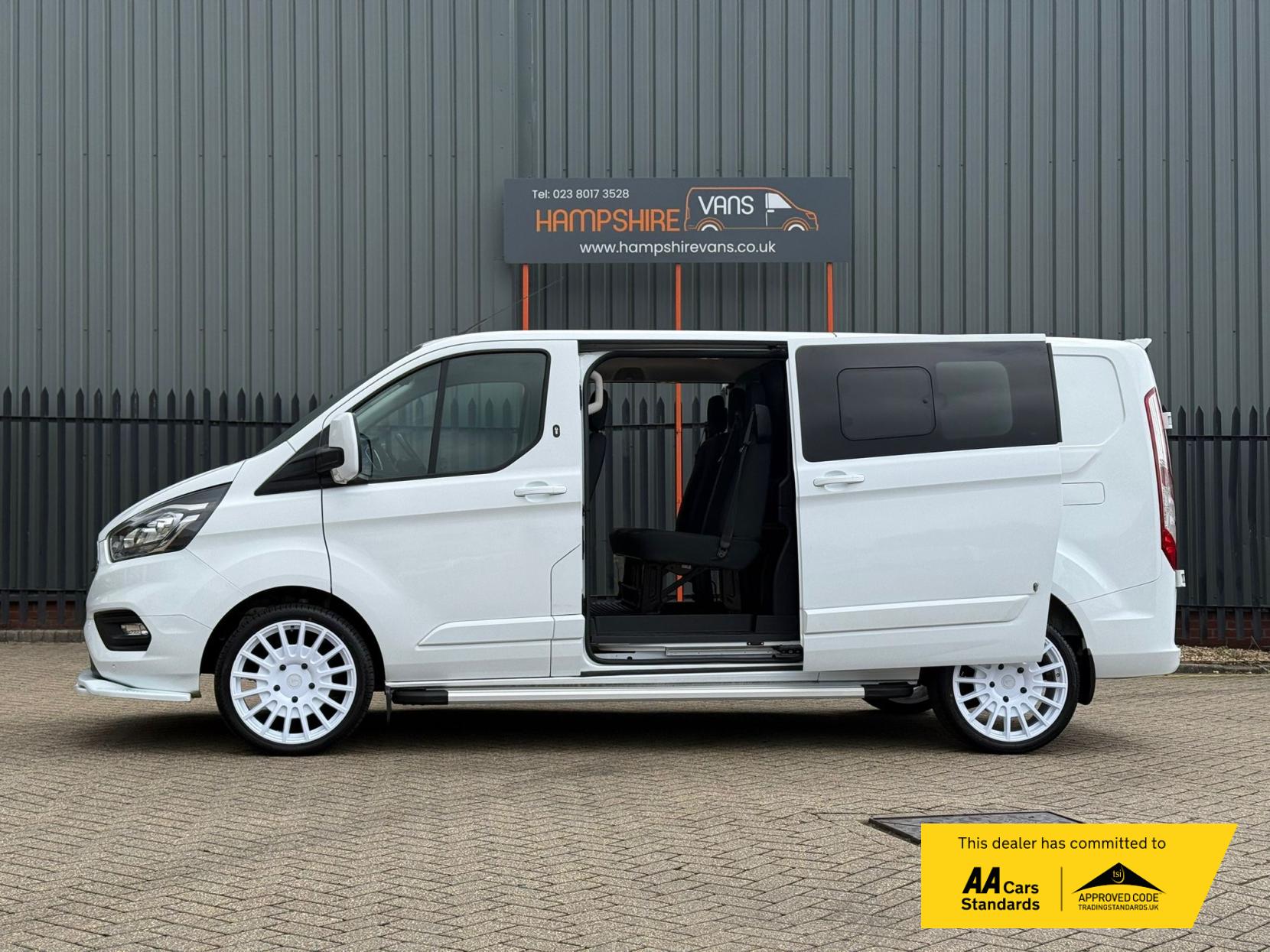 2022 Ford Transit Custom 2.0 300 EcoBlue Limited Crew Van Double Cab 5dr Diesel Manual L2 H1 Euro 6 (s/s) (130 ps) - Thumbnail 6